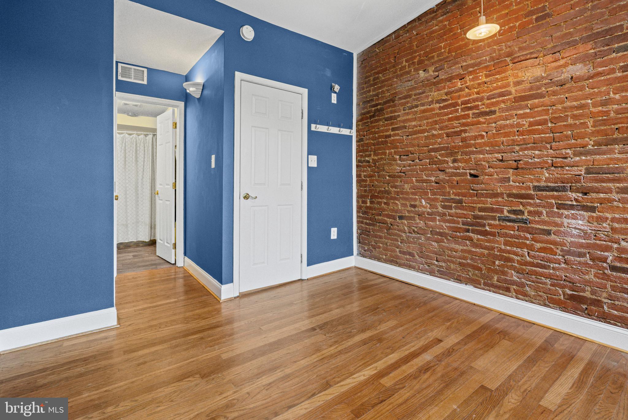 LOCUST POINT - Residential