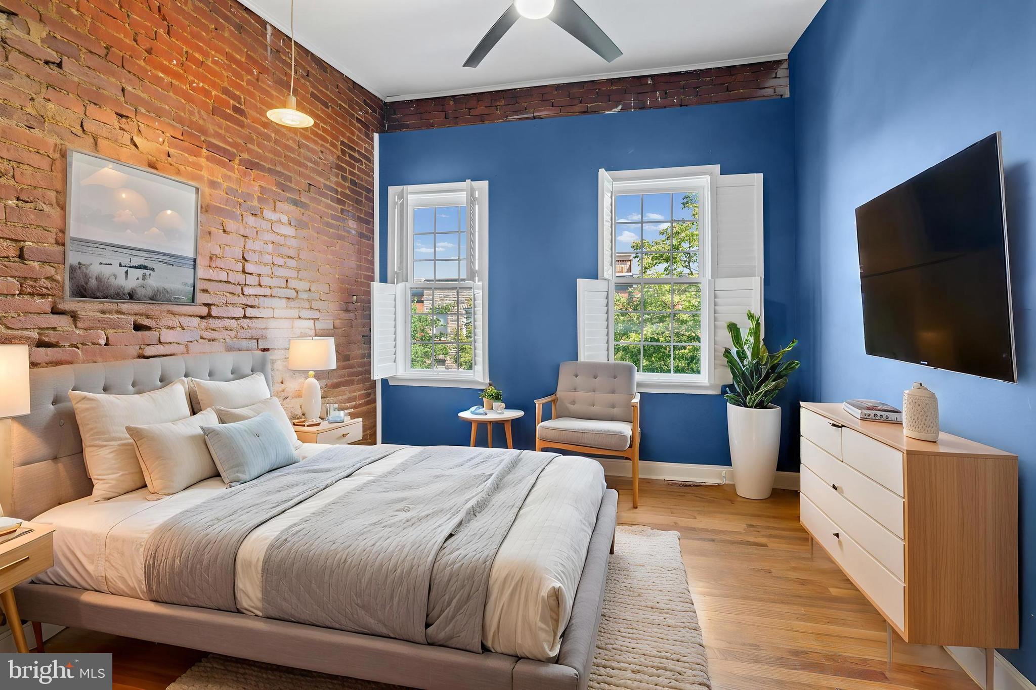 LOCUST POINT - Residential