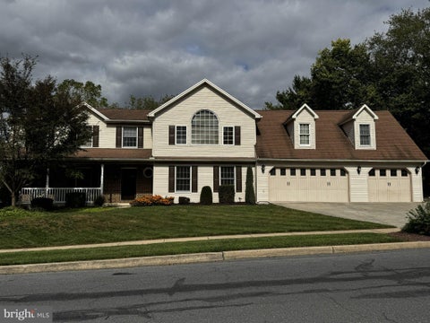 Homes For Sale - 6468 Heatherfield Way<br/> HARRISBURG, PA 17112