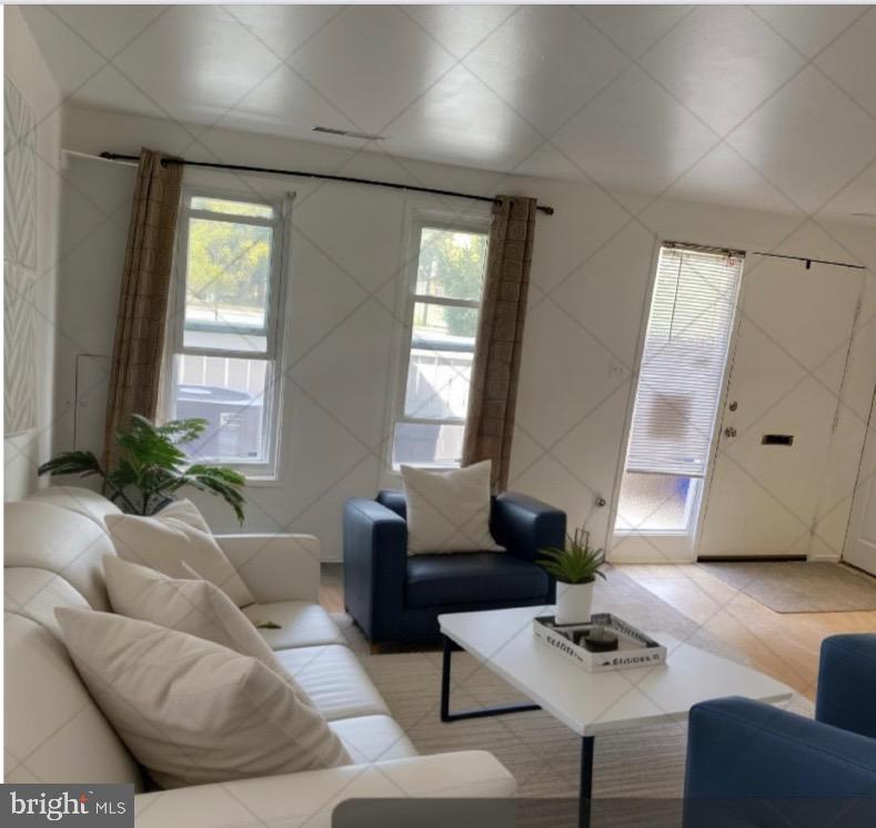 THOMAS CHOICE WEST - Residential Lease