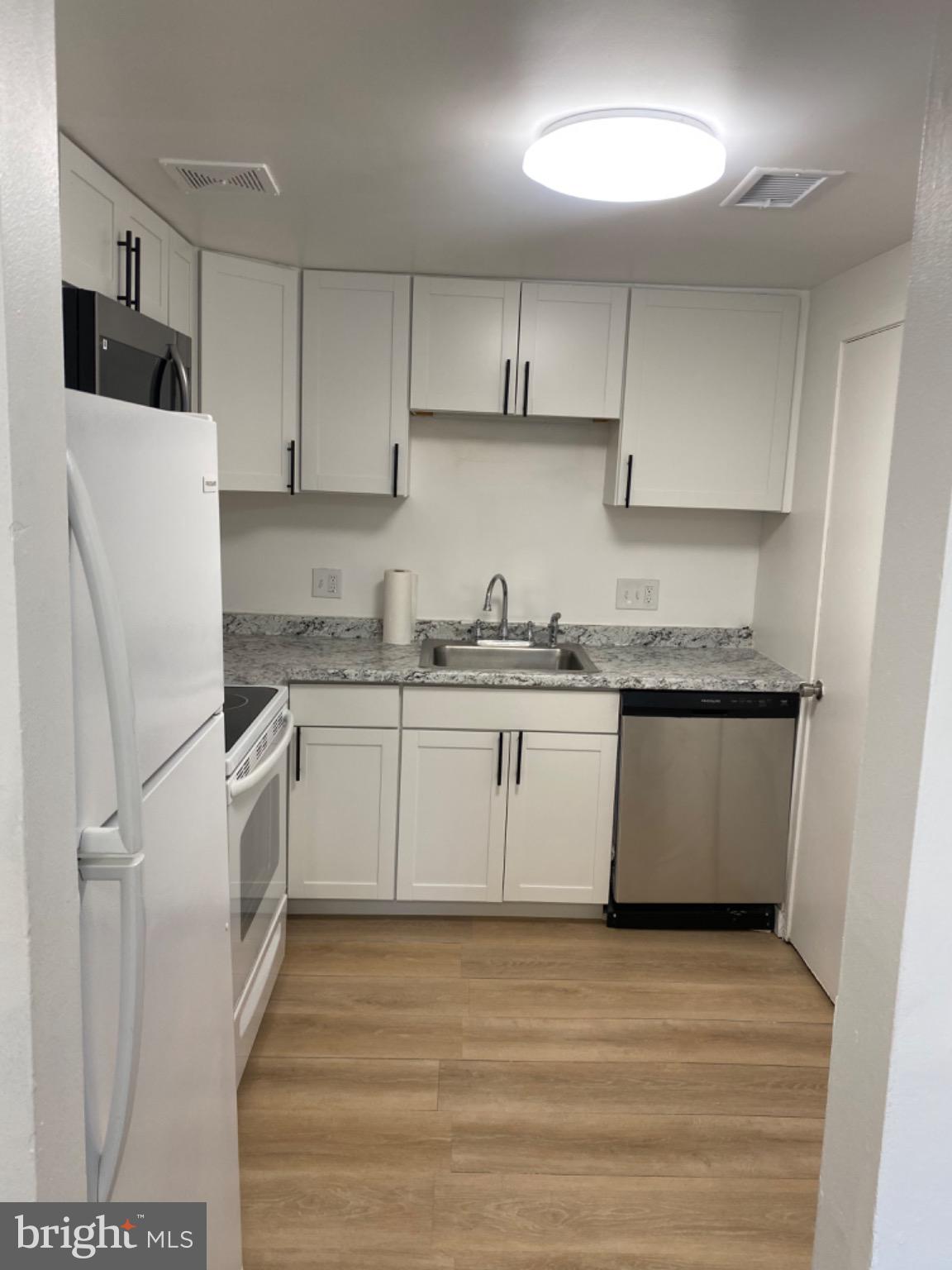 THOMAS CHOICE WEST - Residential Lease