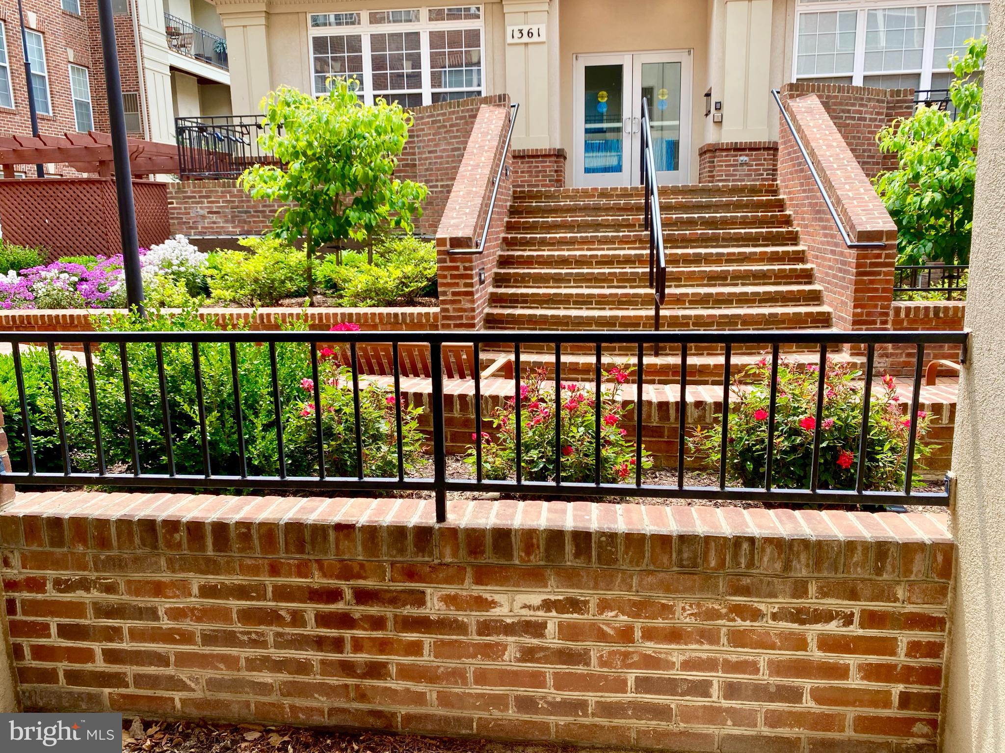 COURTHOUSE HILL - Residential Lease