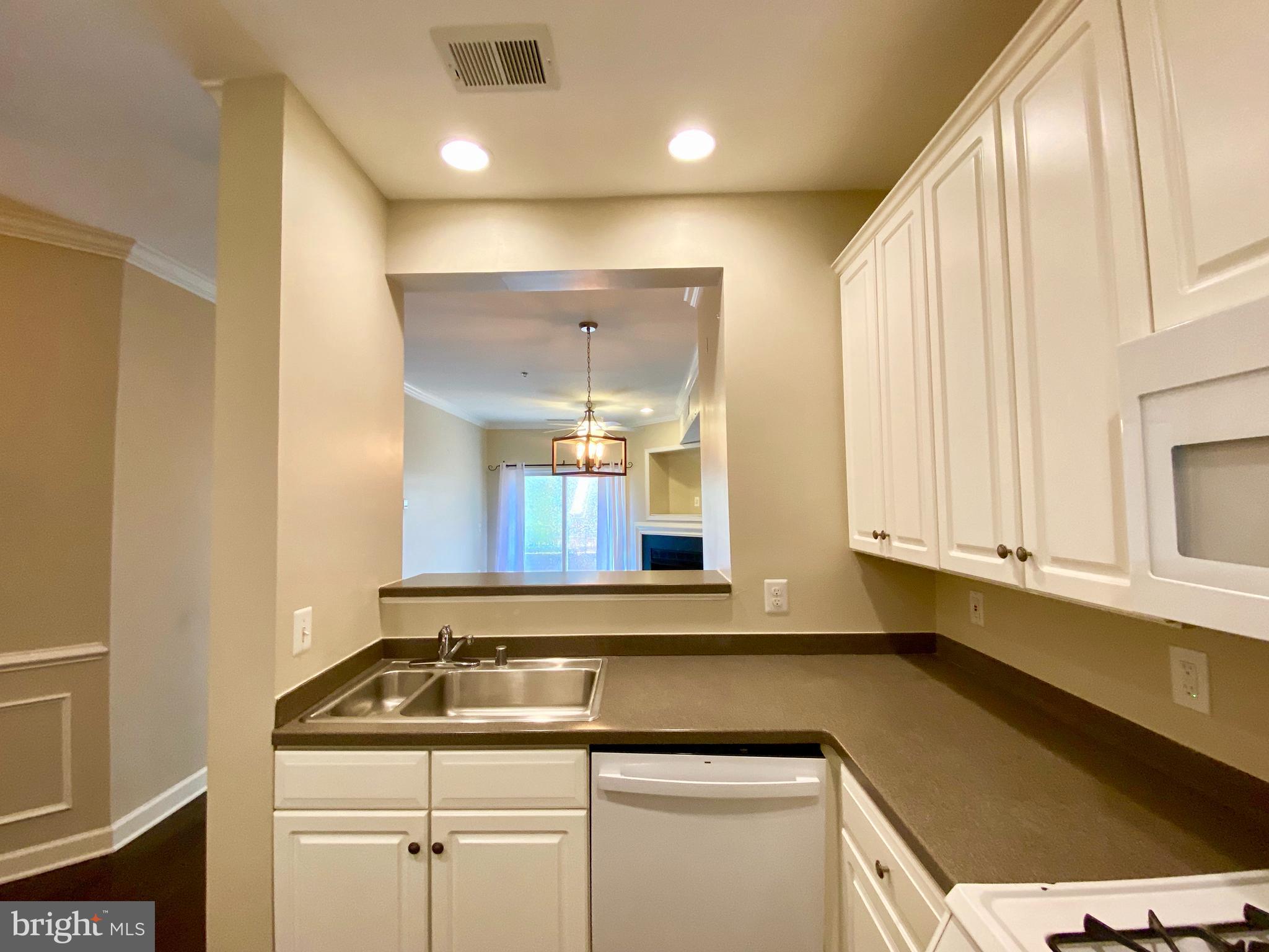 COURTHOUSE HILL - Residential Lease