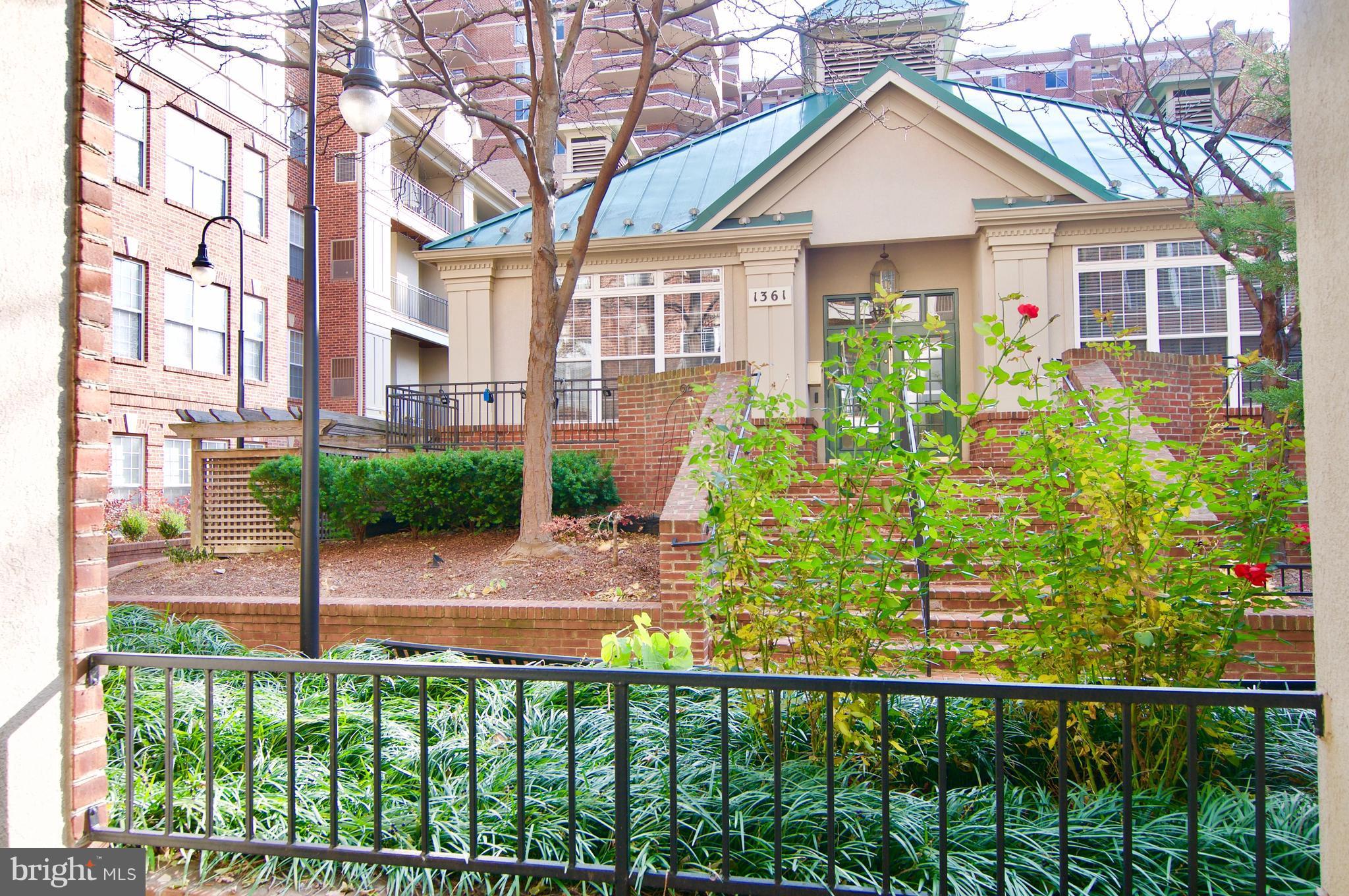 COURTHOUSE HILL - Residential Lease