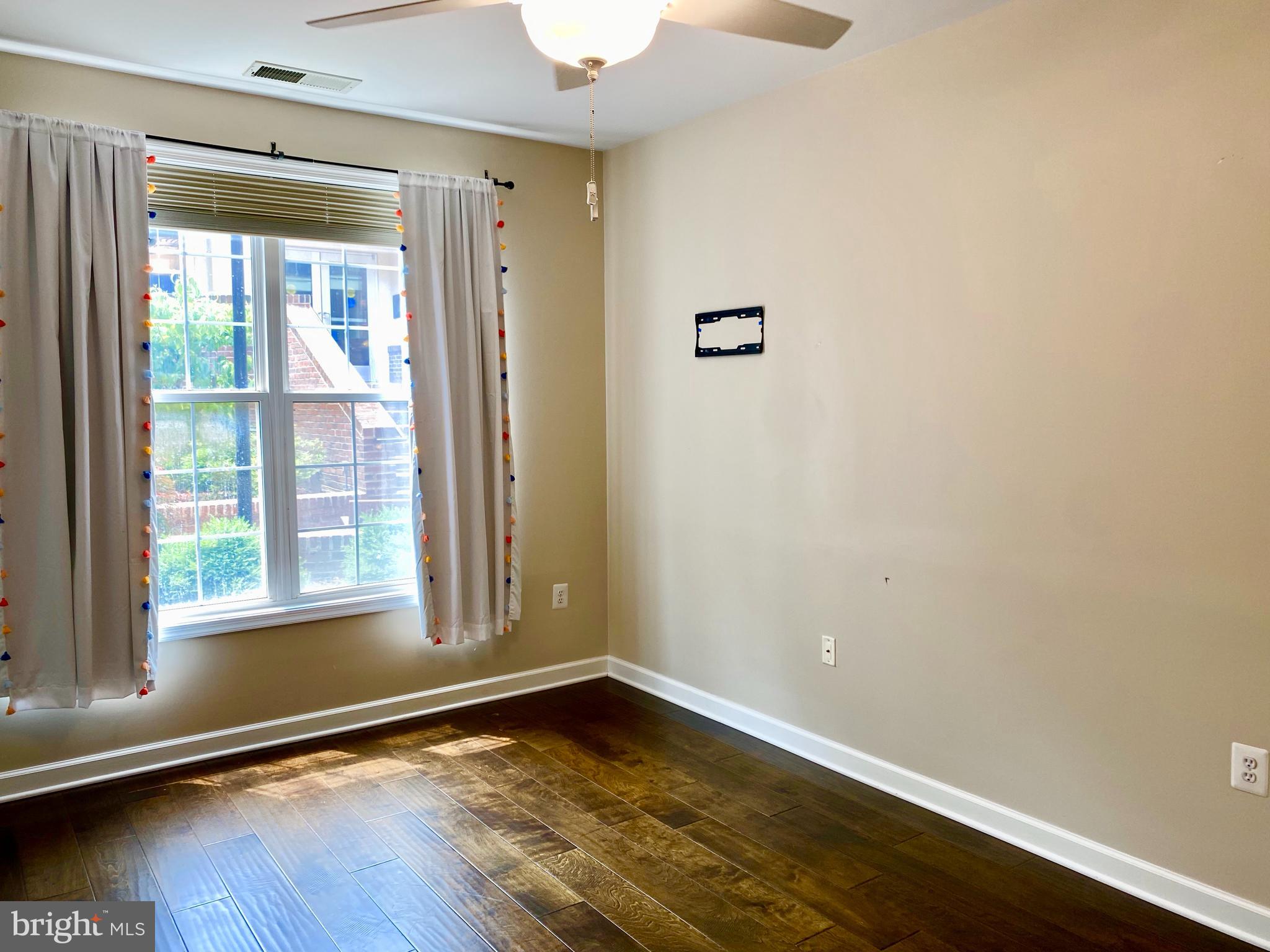 COURTHOUSE HILL - Residential Lease