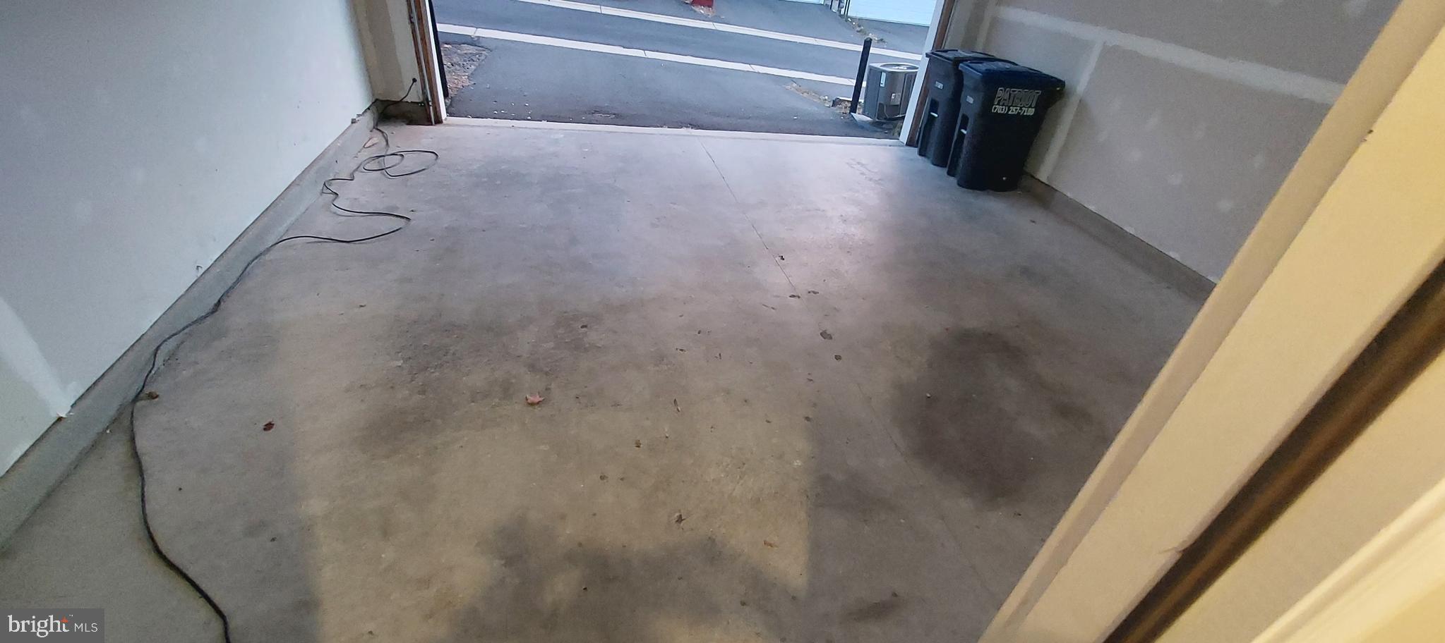 GOOSE CREEK VILLAGE - Residential Lease