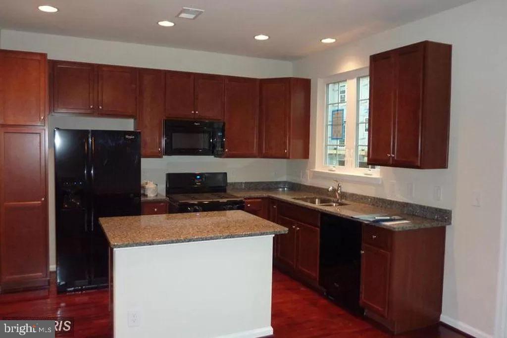 GOOSE CREEK VILLAGE - Residential Lease