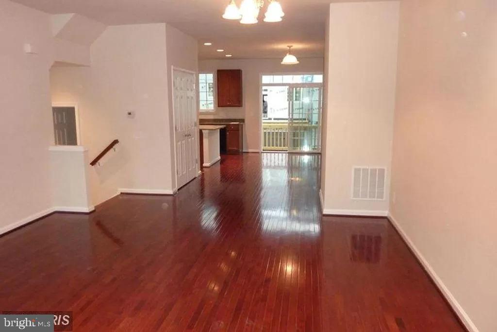 GOOSE CREEK VILLAGE - Residential Lease