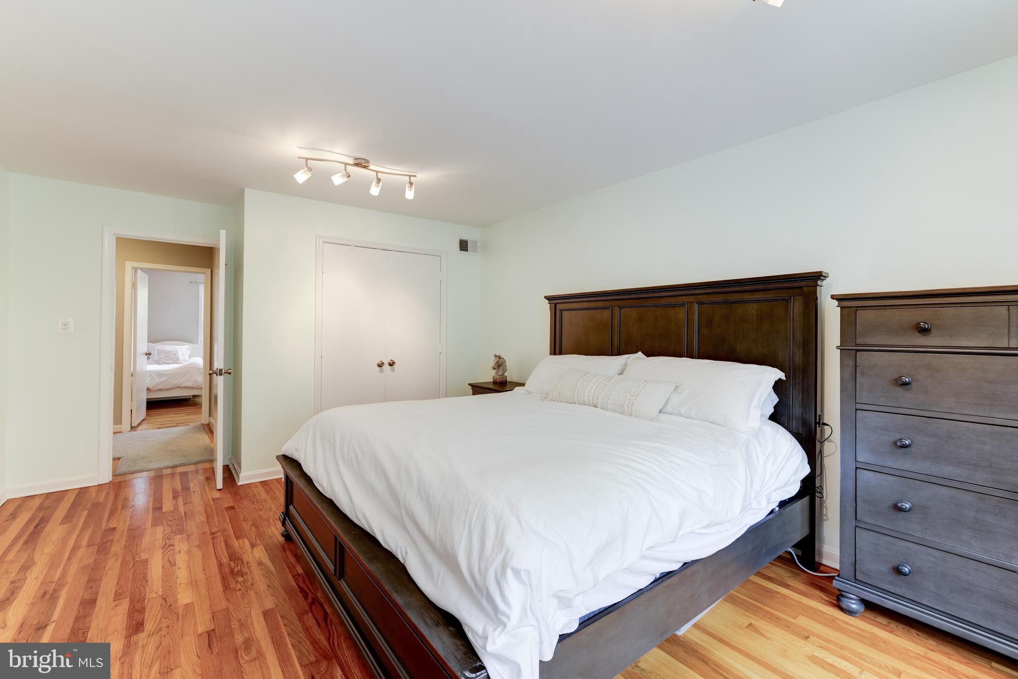 WESTMORELAND SQUARE - Residential