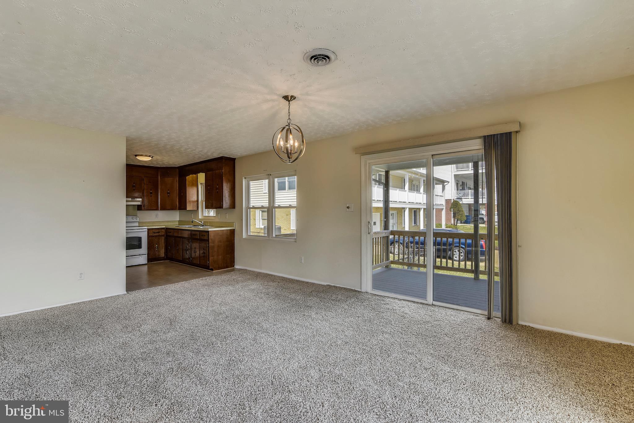 FEATHERSTONE SHORES - Residential