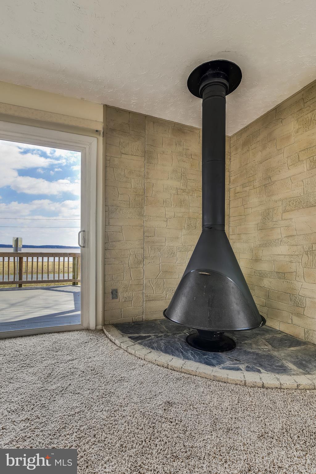 FEATHERSTONE SHORES - Residential