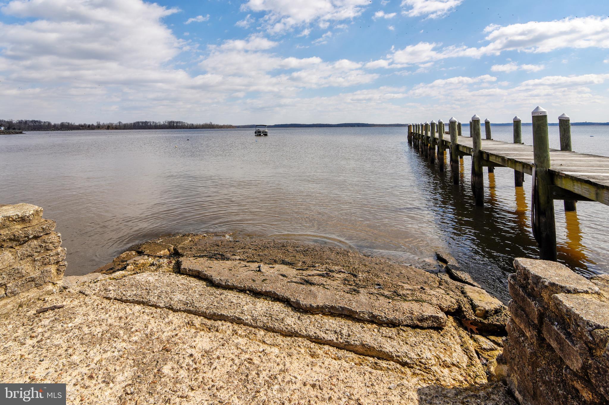 FEATHERSTONE SHORES - Residential