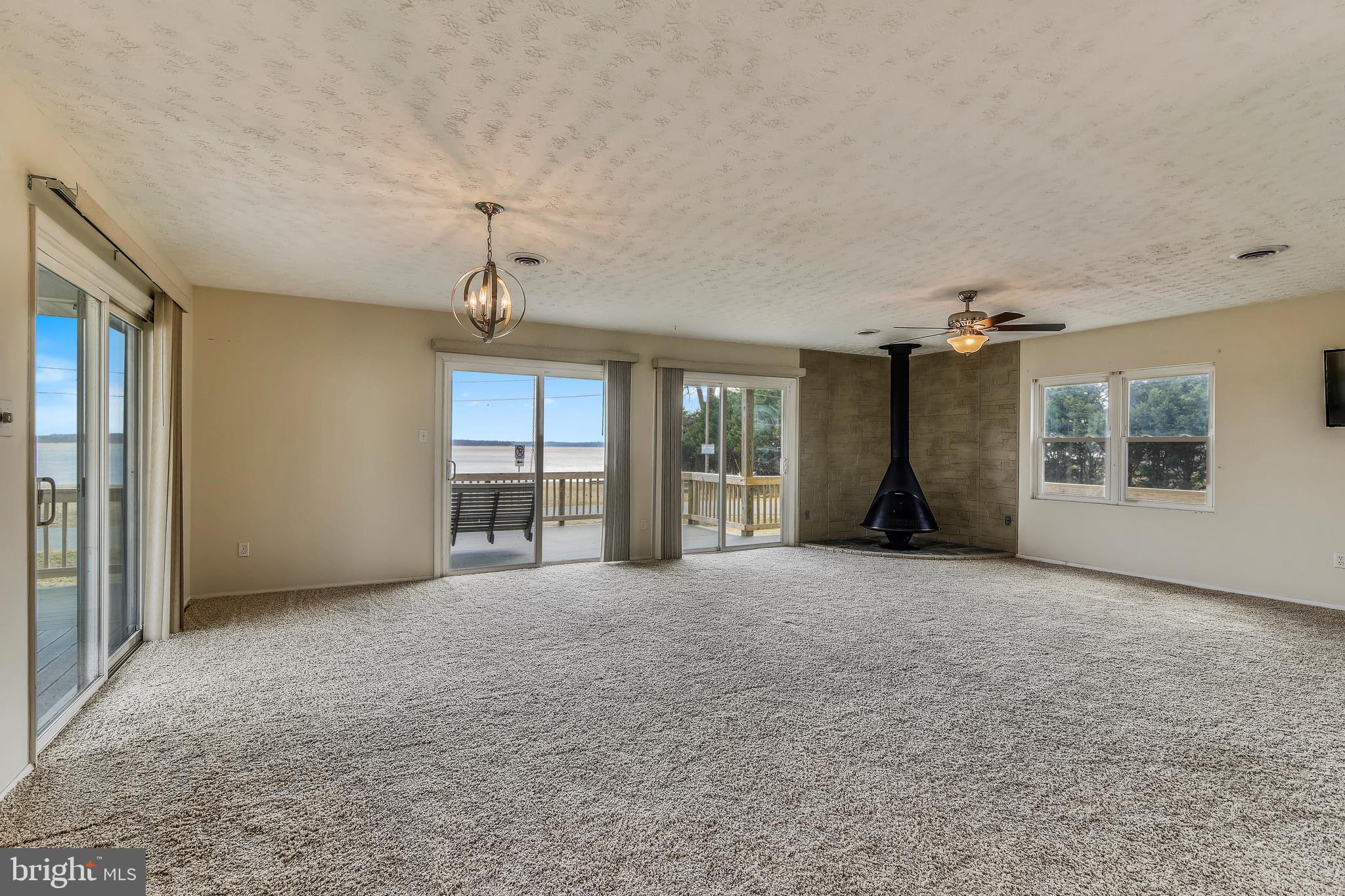 FEATHERSTONE SHORES - Residential