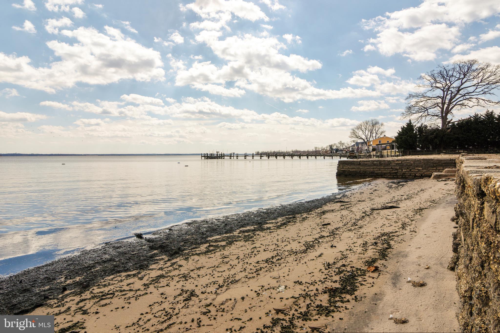 FEATHERSTONE SHORES - Residential