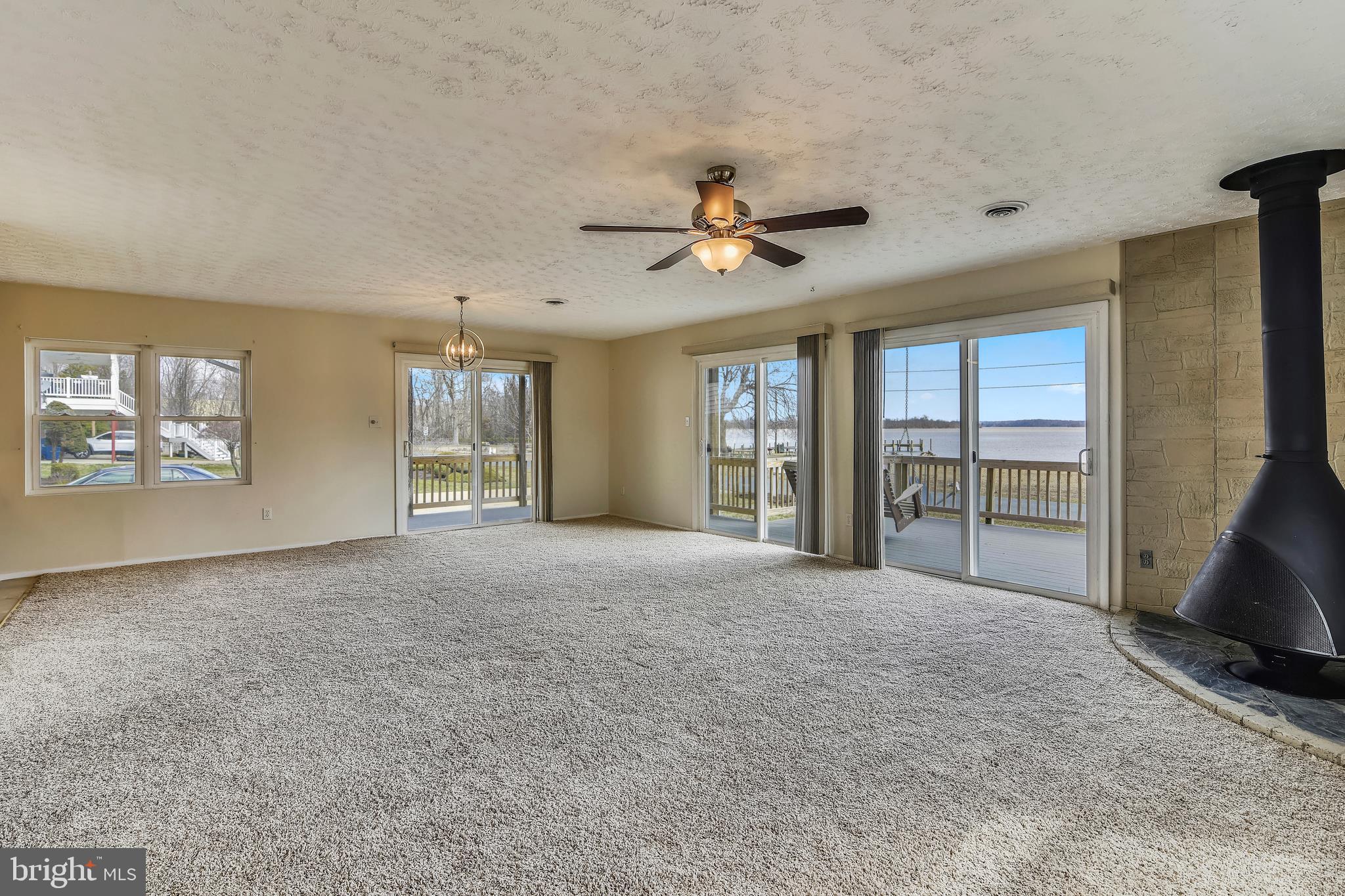 FEATHERSTONE SHORES - Residential