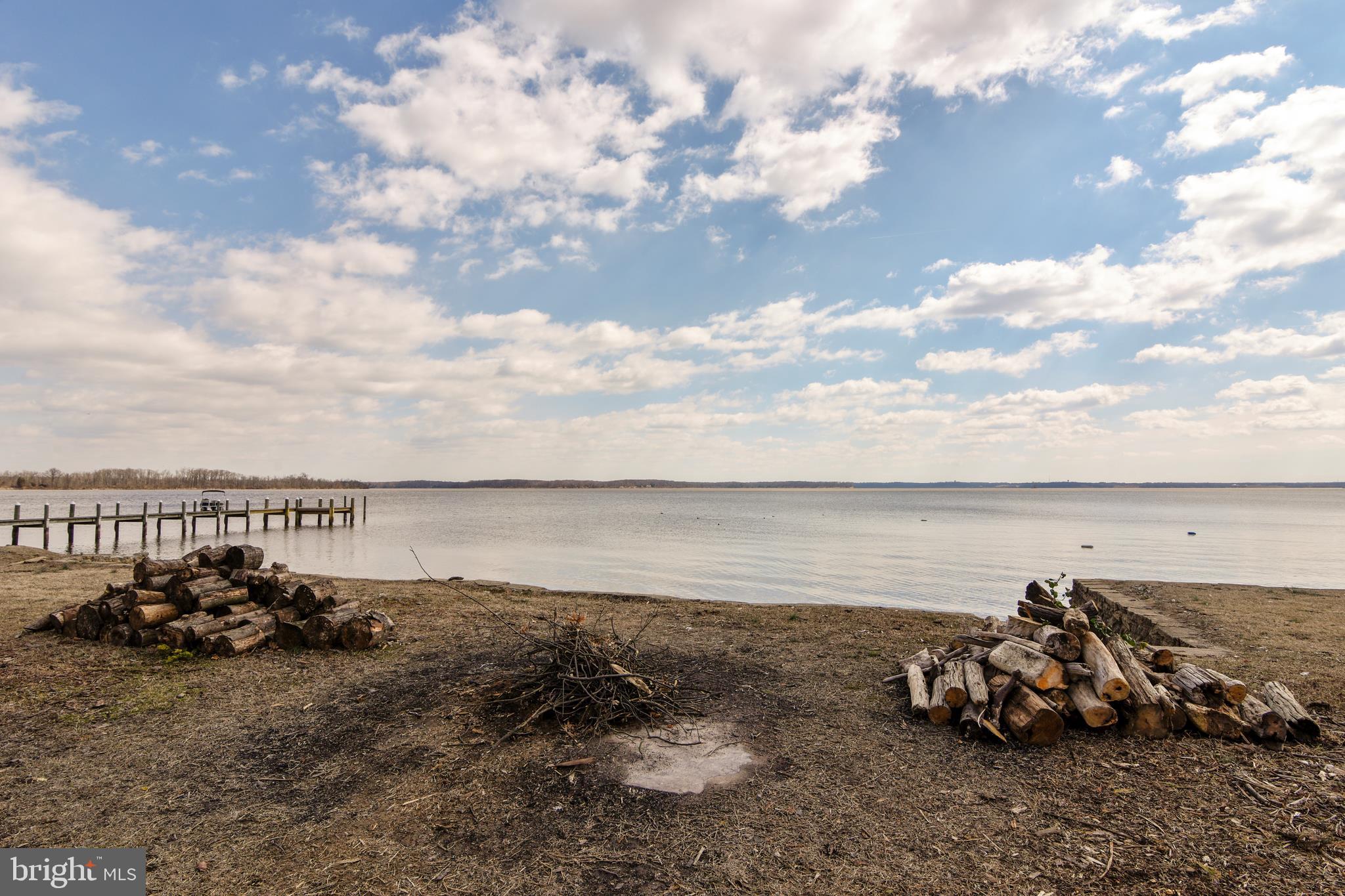 FEATHERSTONE SHORES - Residential