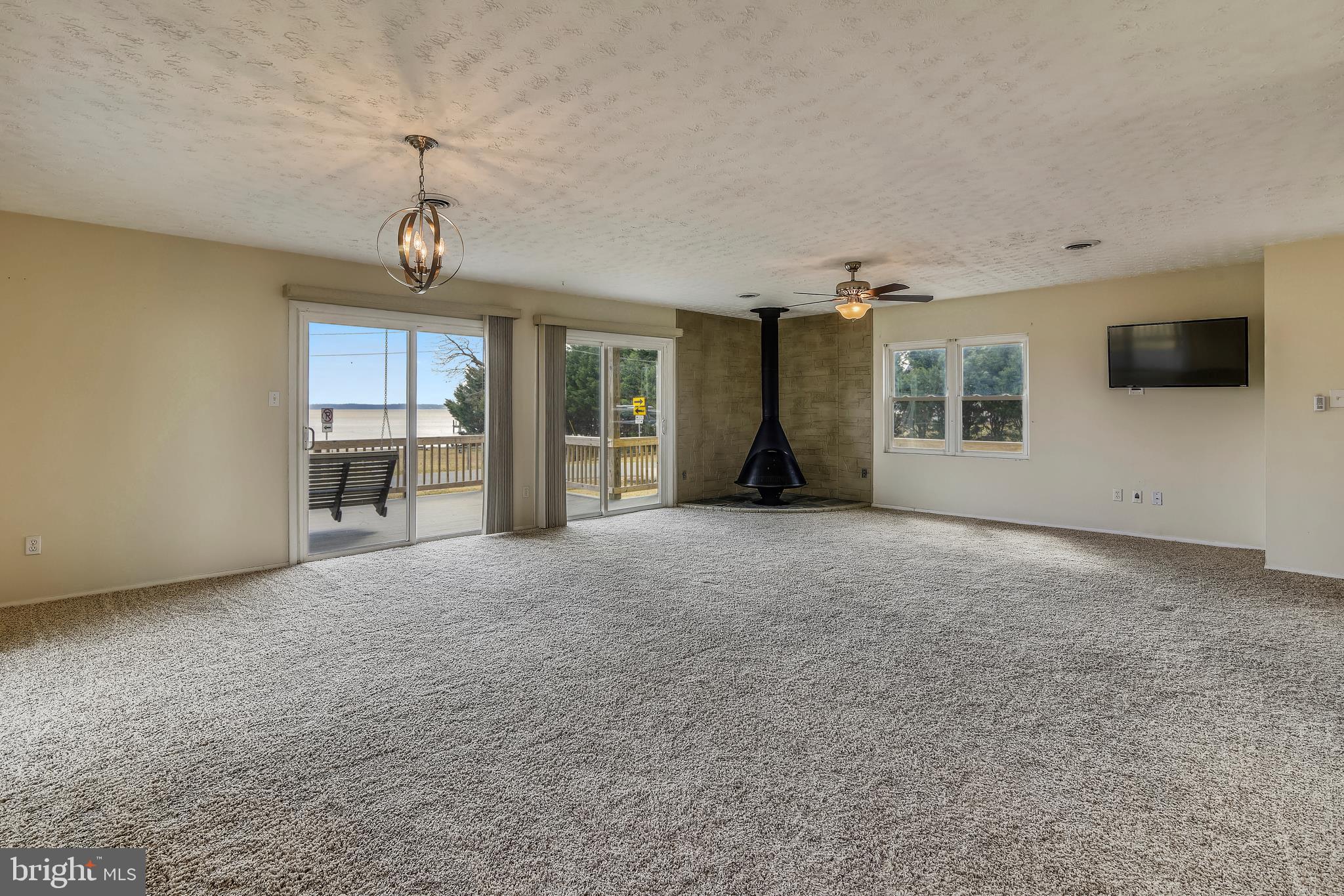 FEATHERSTONE SHORES - Residential