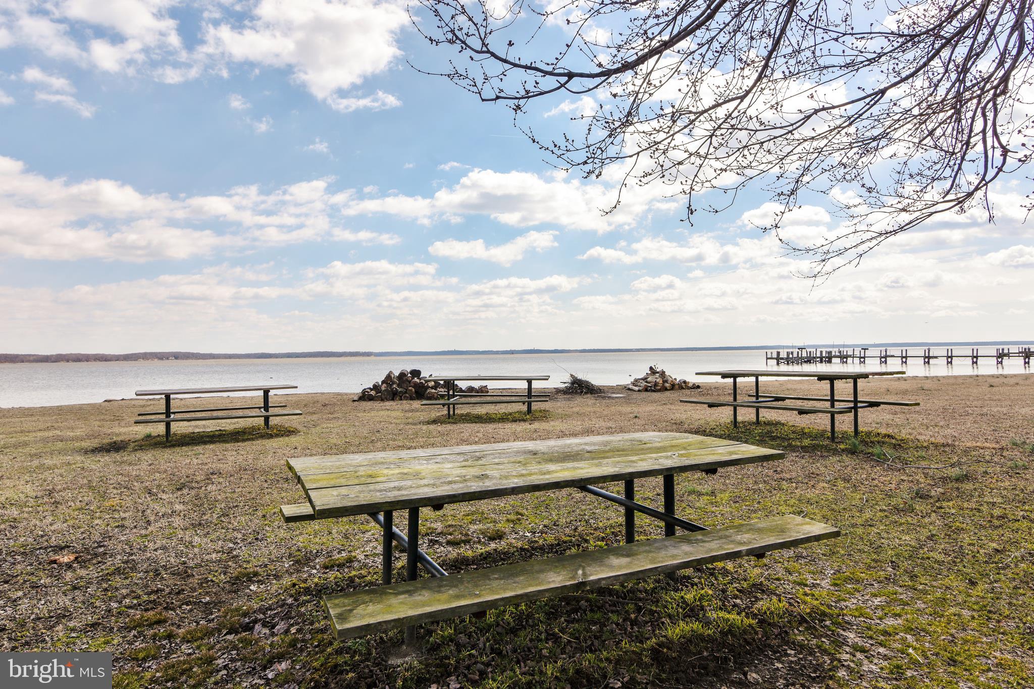 FEATHERSTONE SHORES - Residential