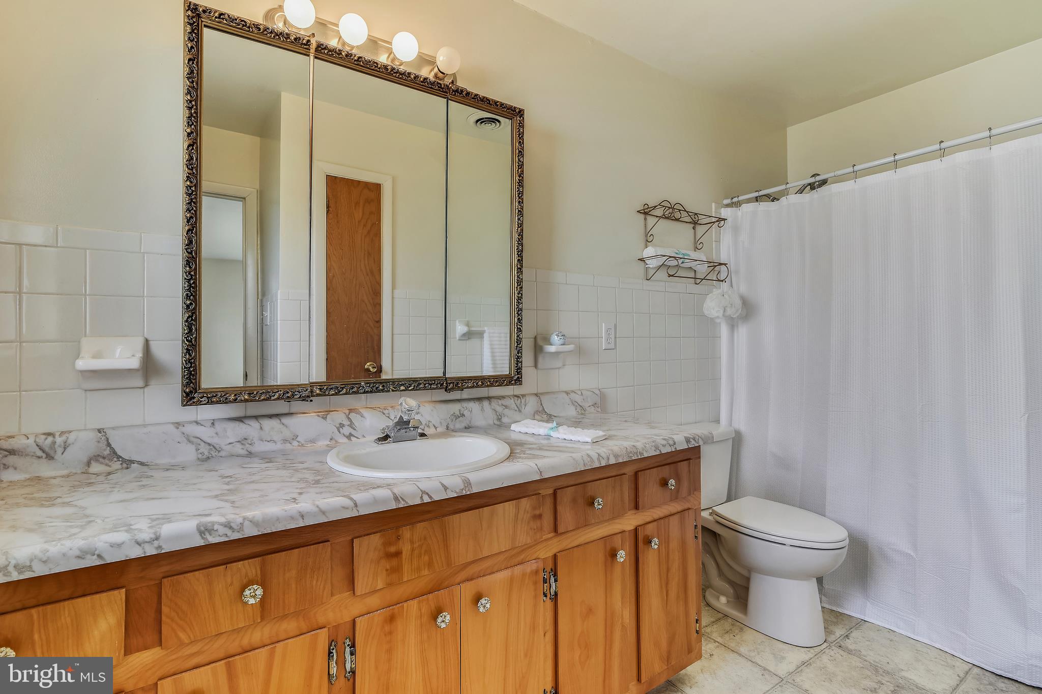 FEATHERSTONE SHORES - Residential