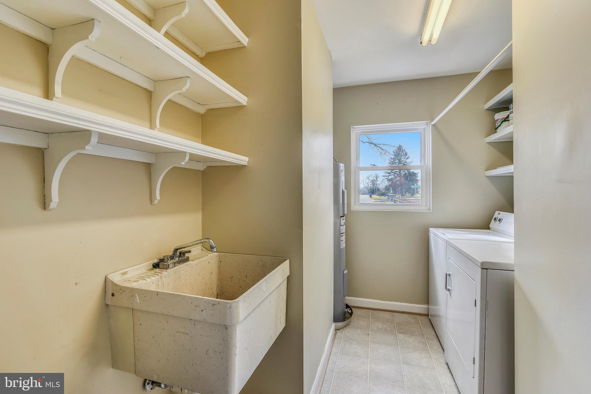 FEATHERSTONE SHORES - Residential