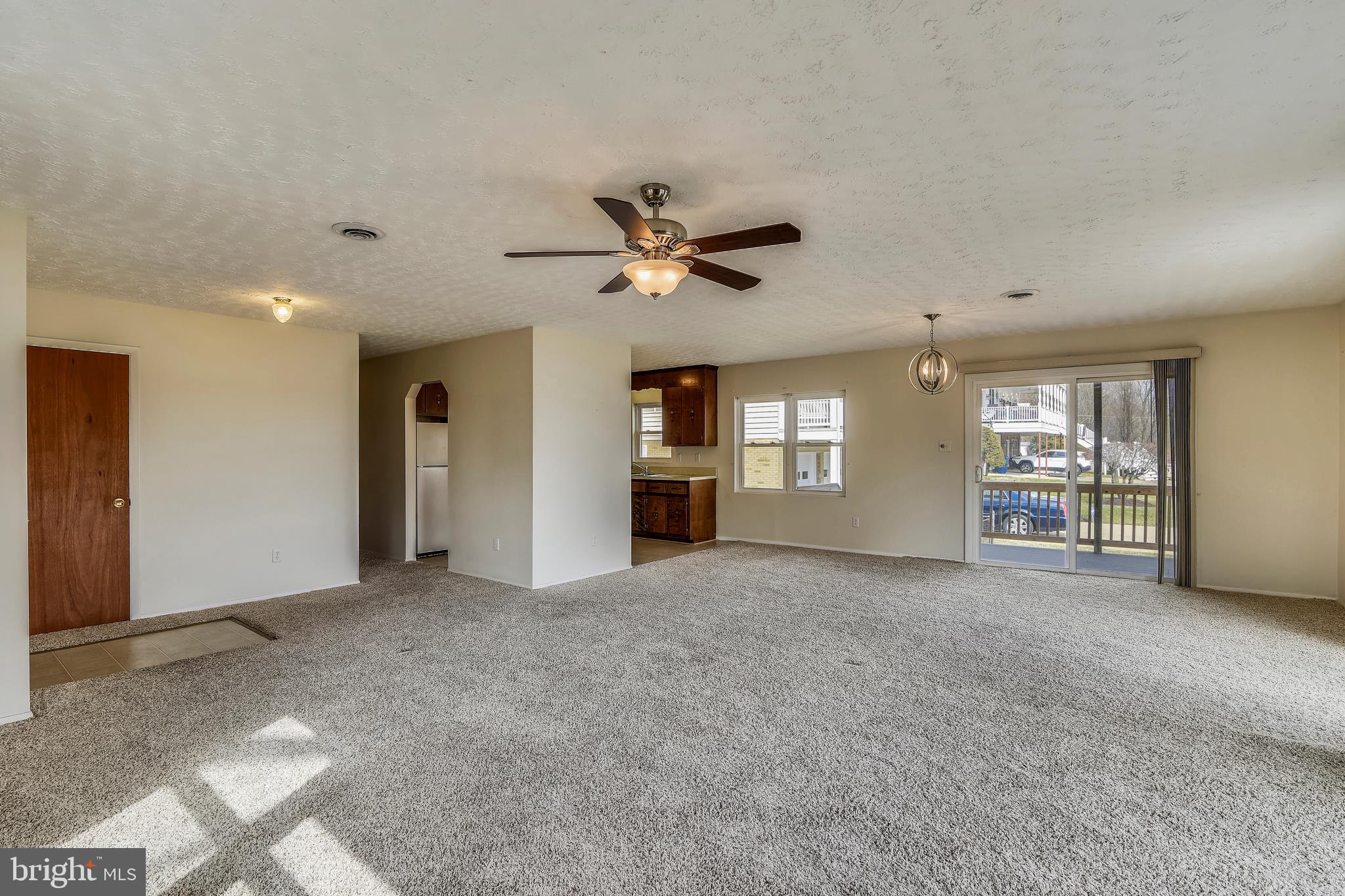 FEATHERSTONE SHORES - Residential