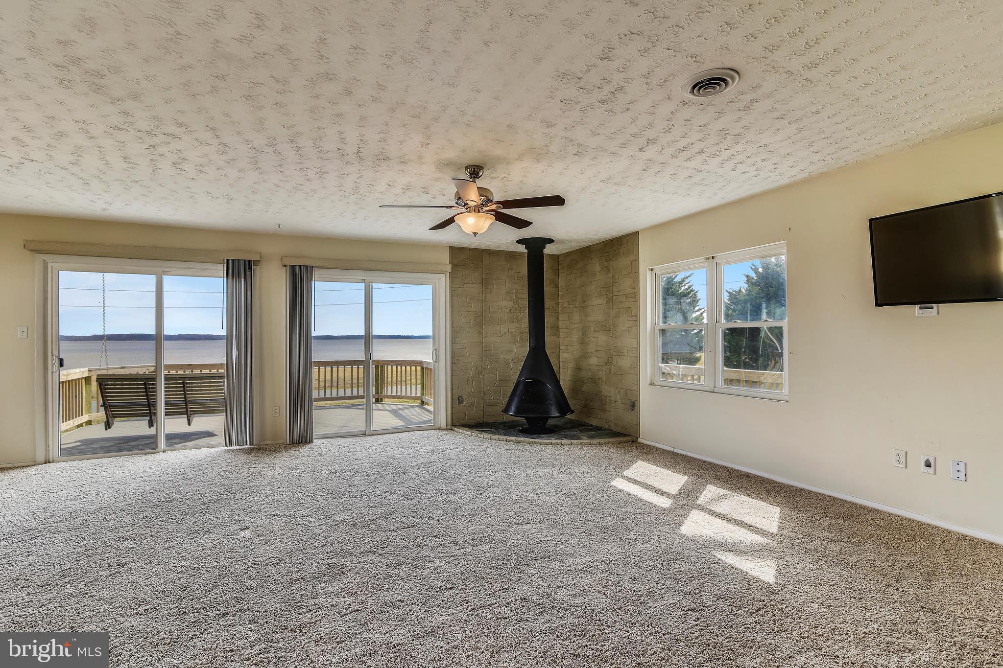 FEATHERSTONE SHORES - Residential