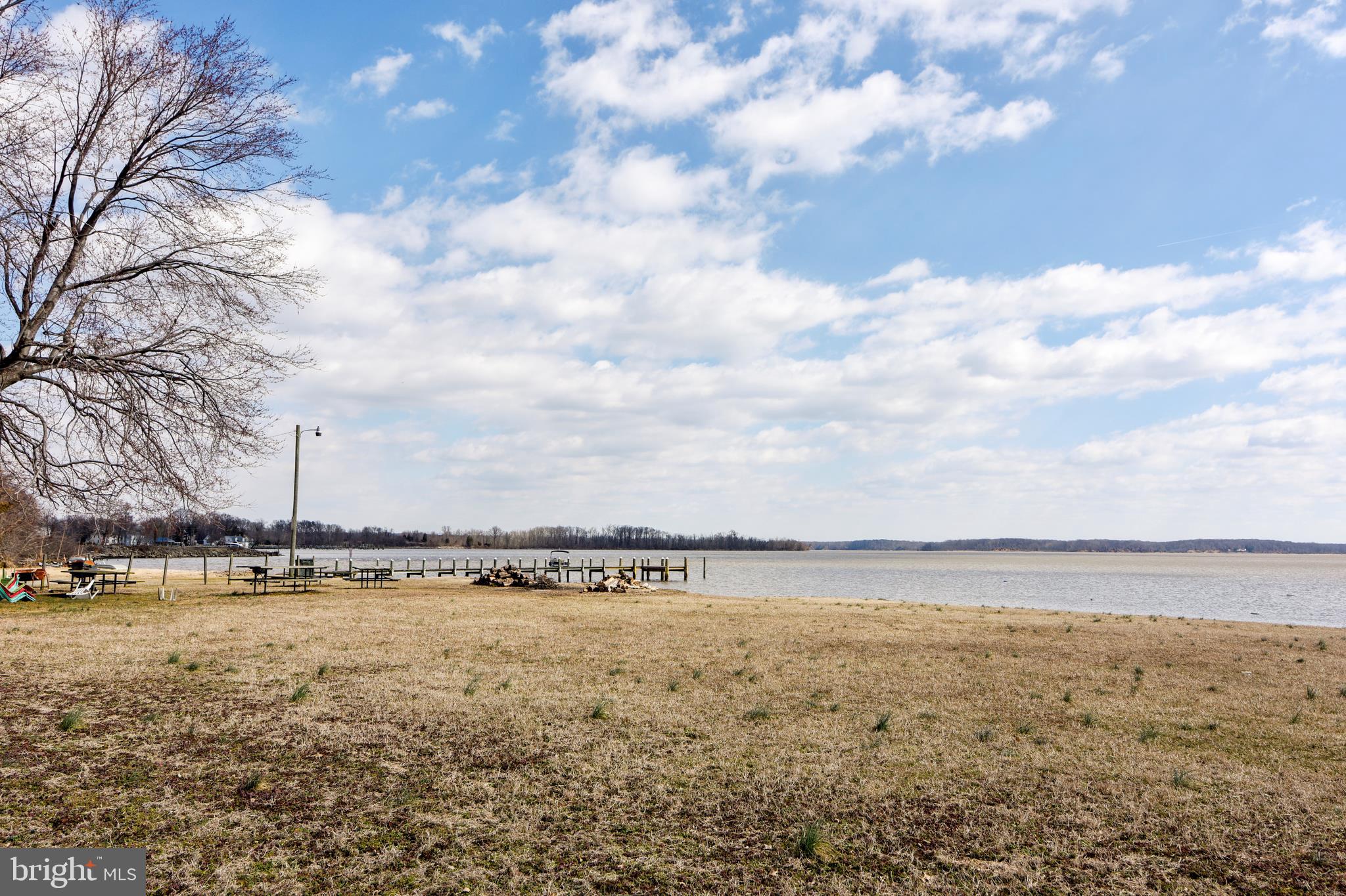 FEATHERSTONE SHORES - Residential