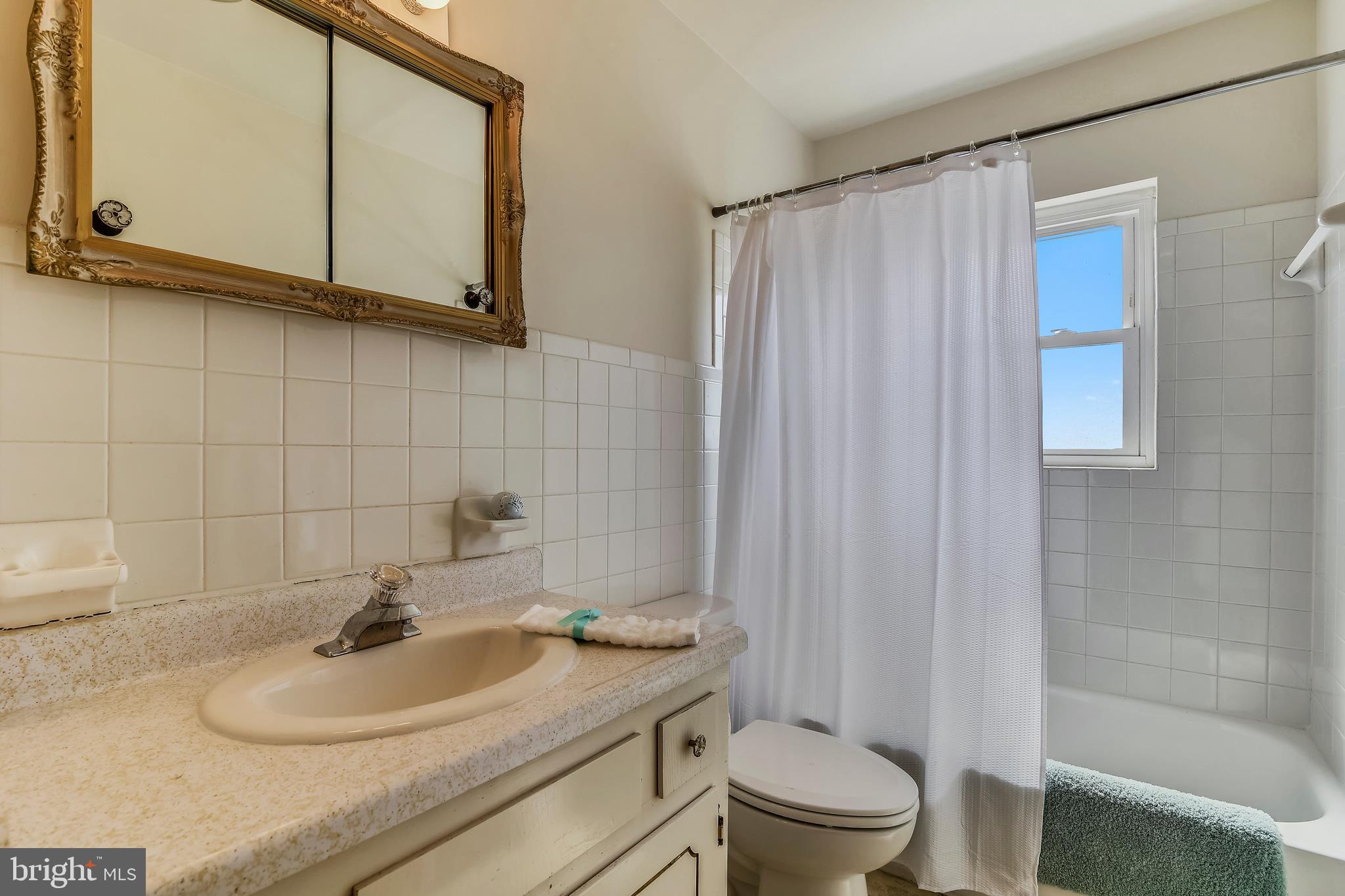 FEATHERSTONE SHORES - Residential