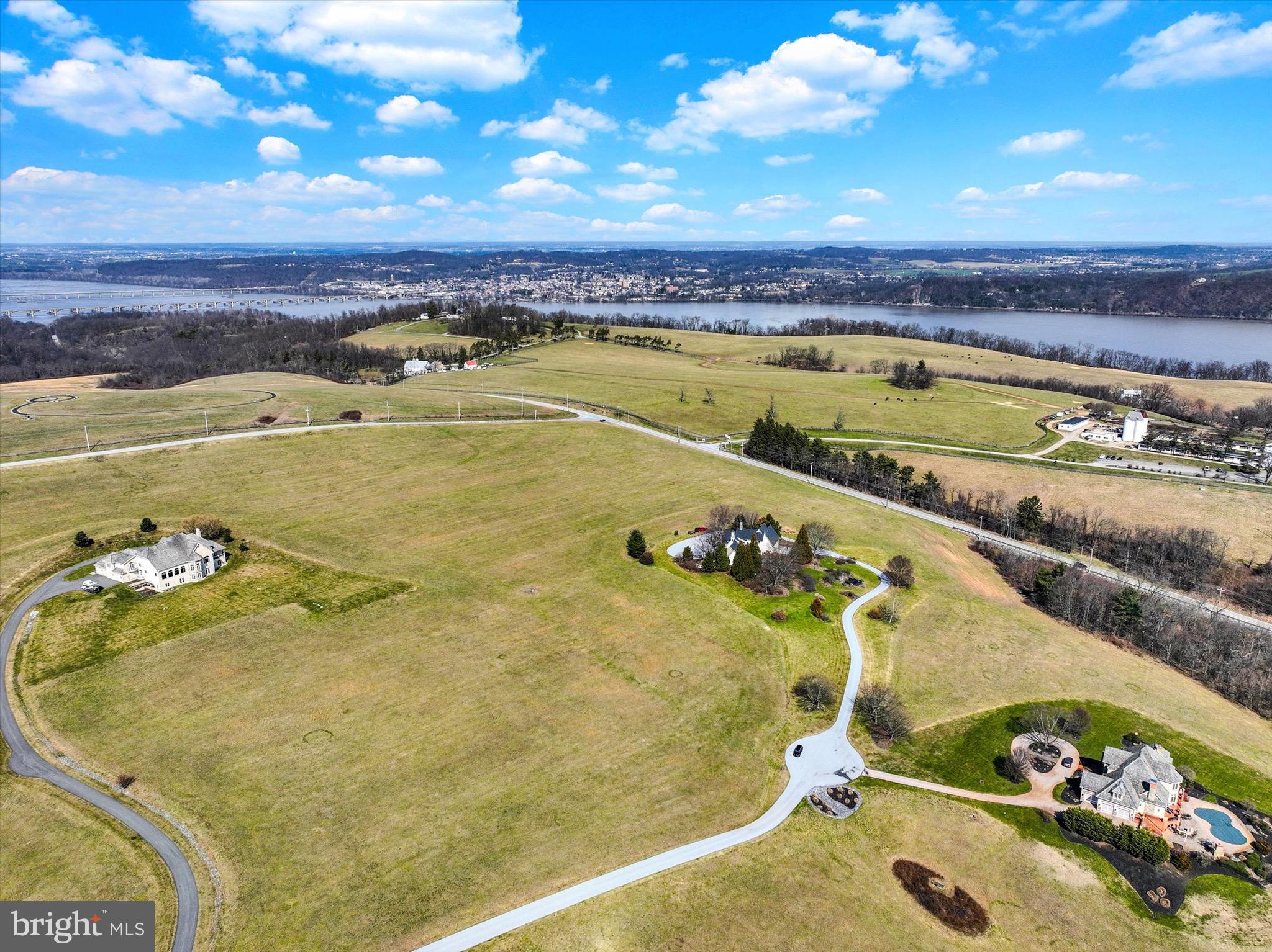 LAUXMONT FARMS - Residential