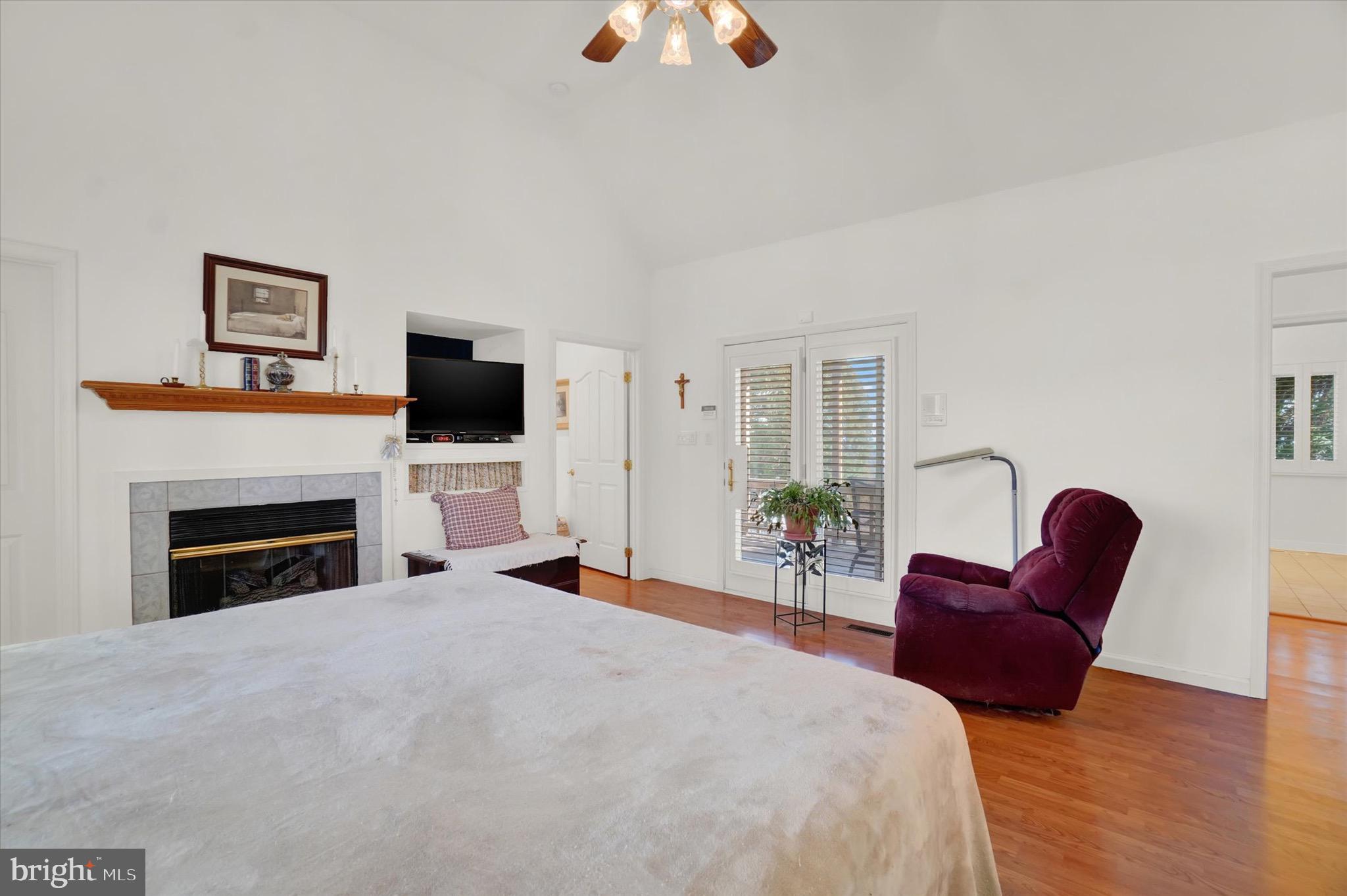 LAUXMONT FARMS - Residential