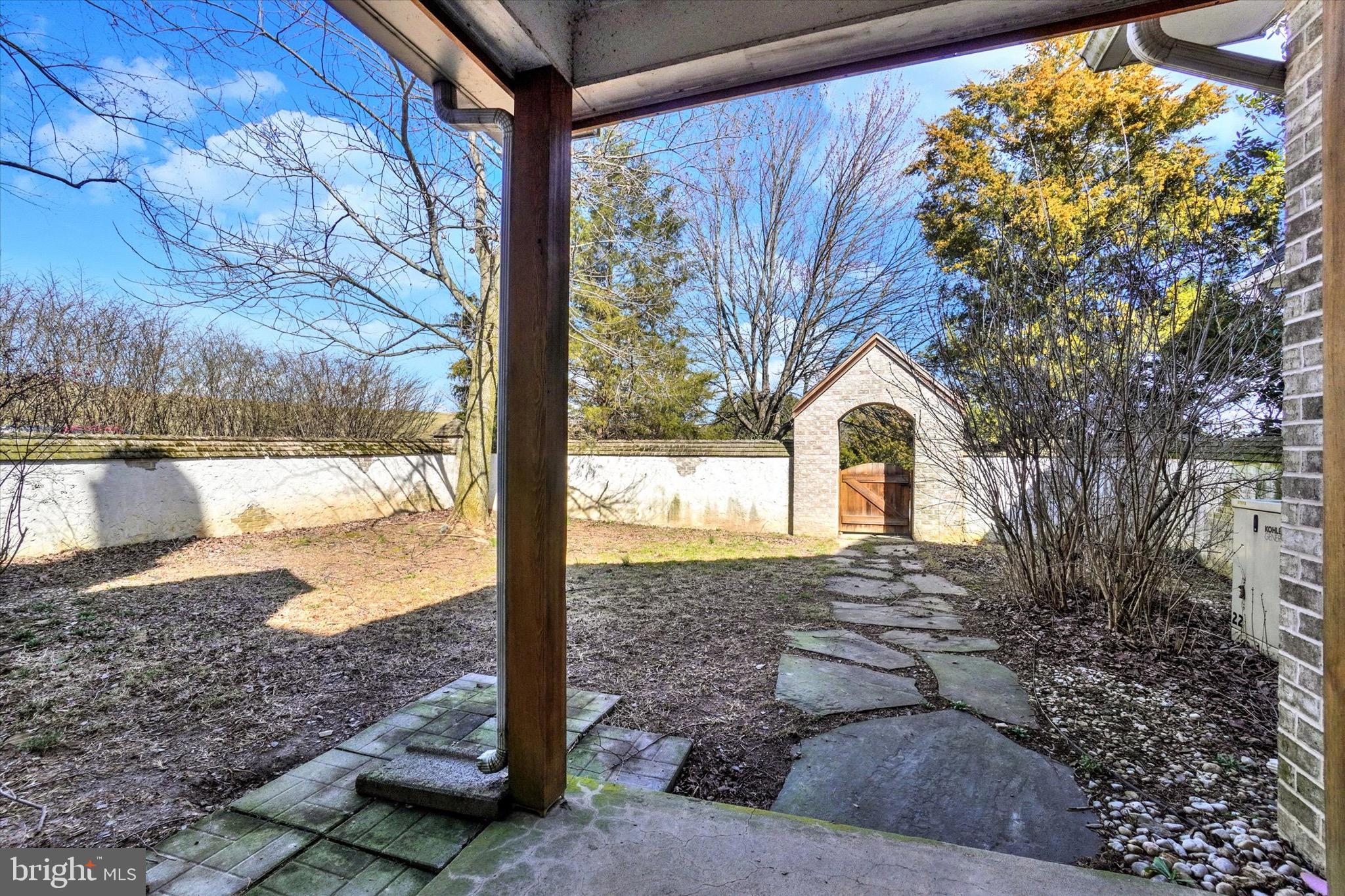 LAUXMONT FARMS - Residential