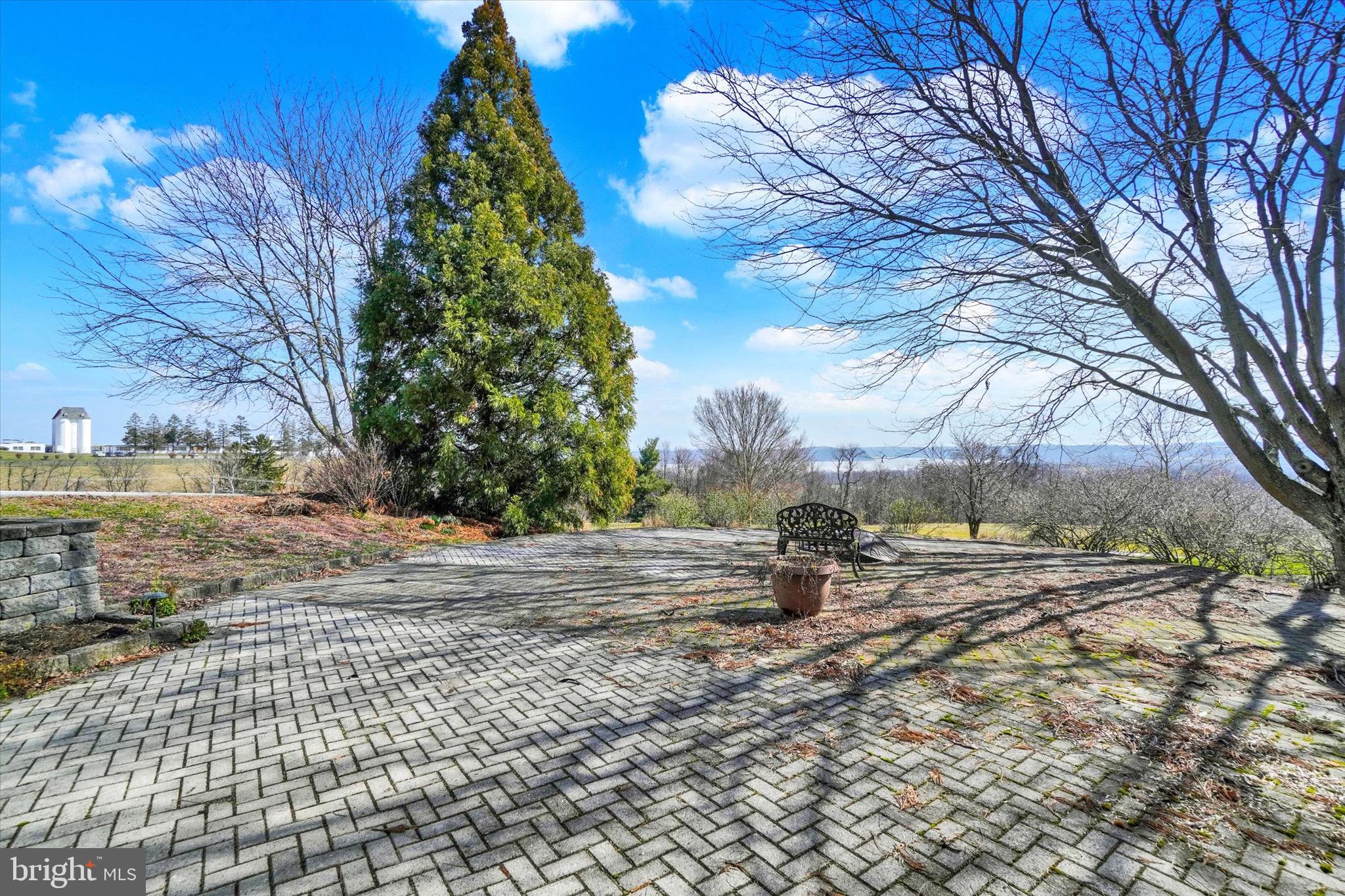 LAUXMONT FARMS - Residential