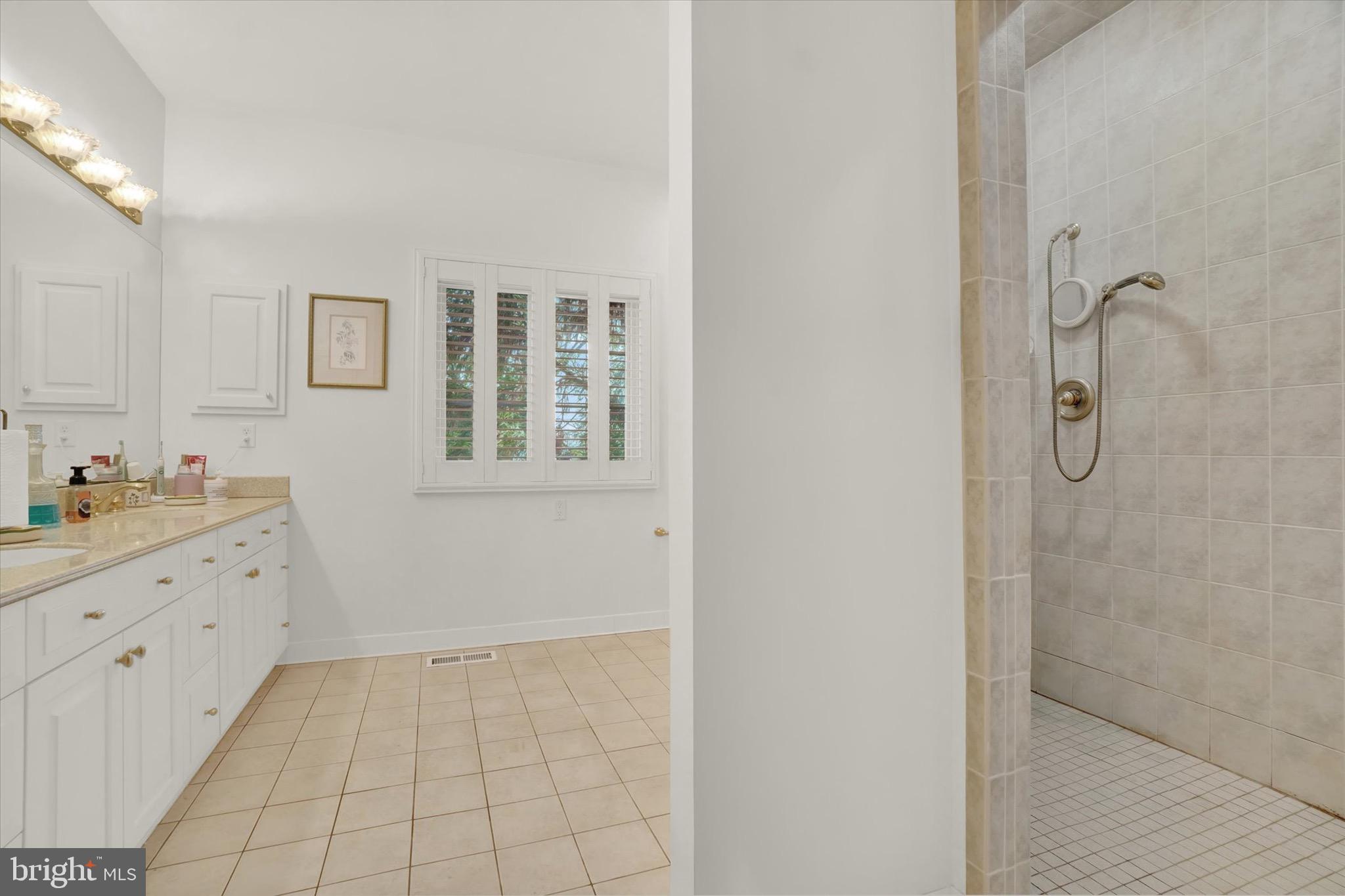 LAUXMONT FARMS - Residential