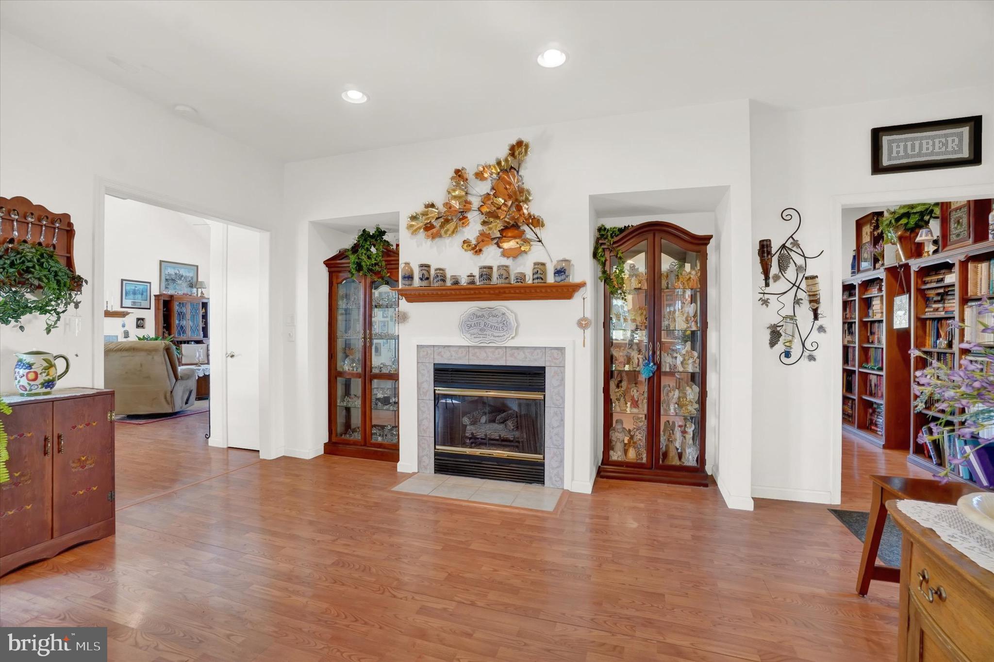 LAUXMONT FARMS - Residential