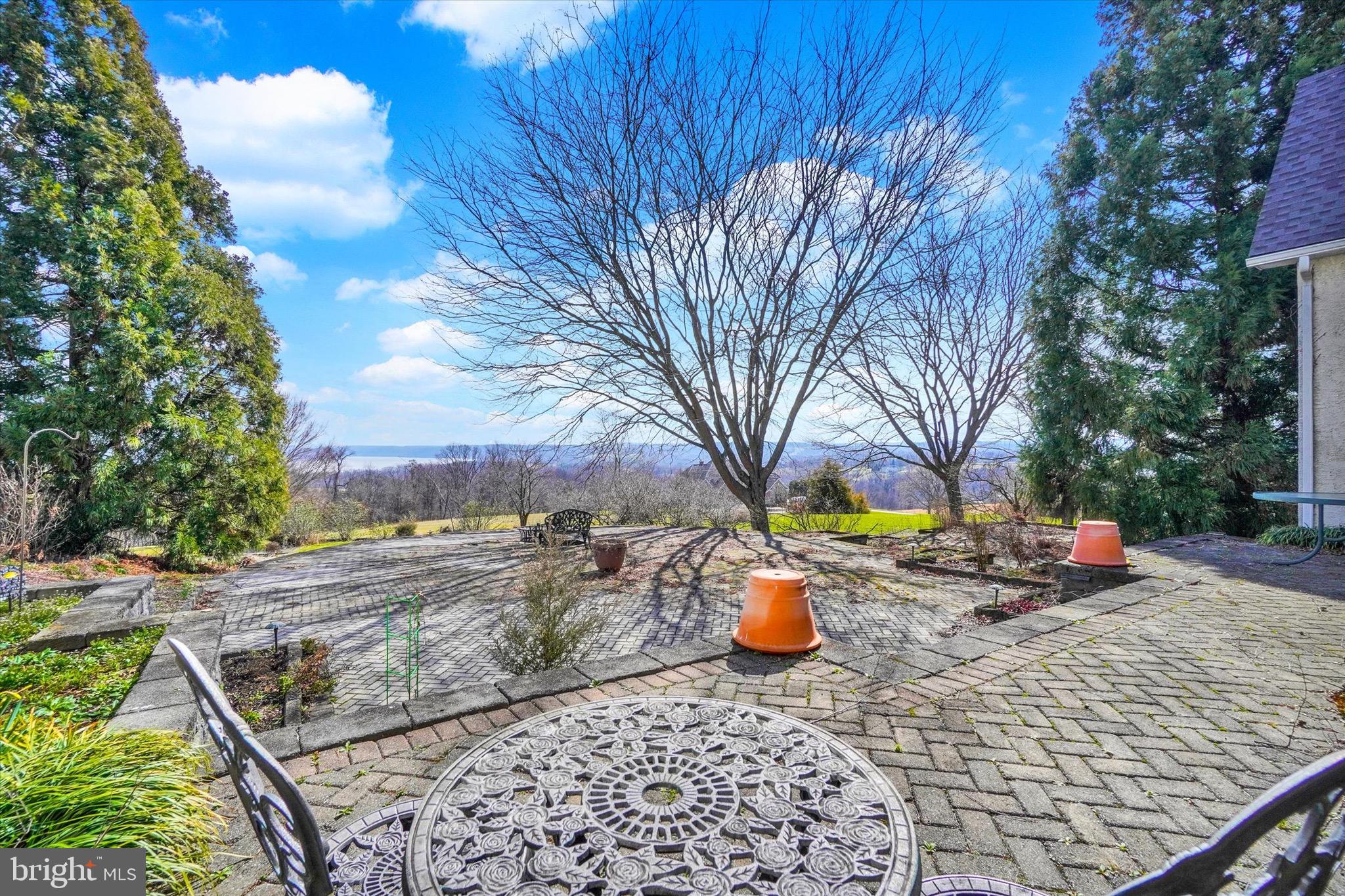 LAUXMONT FARMS - Residential