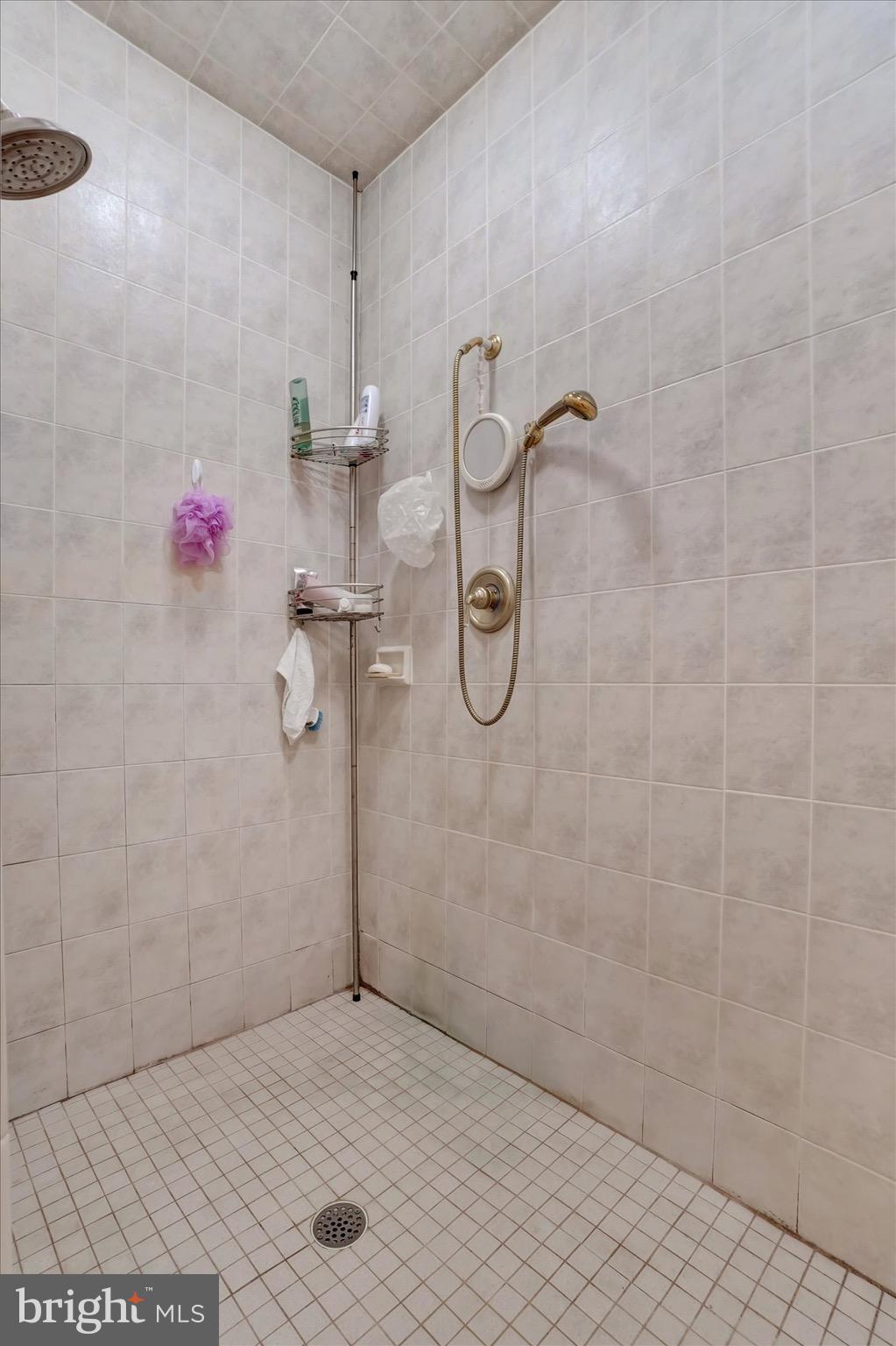 LAUXMONT FARMS - Residential