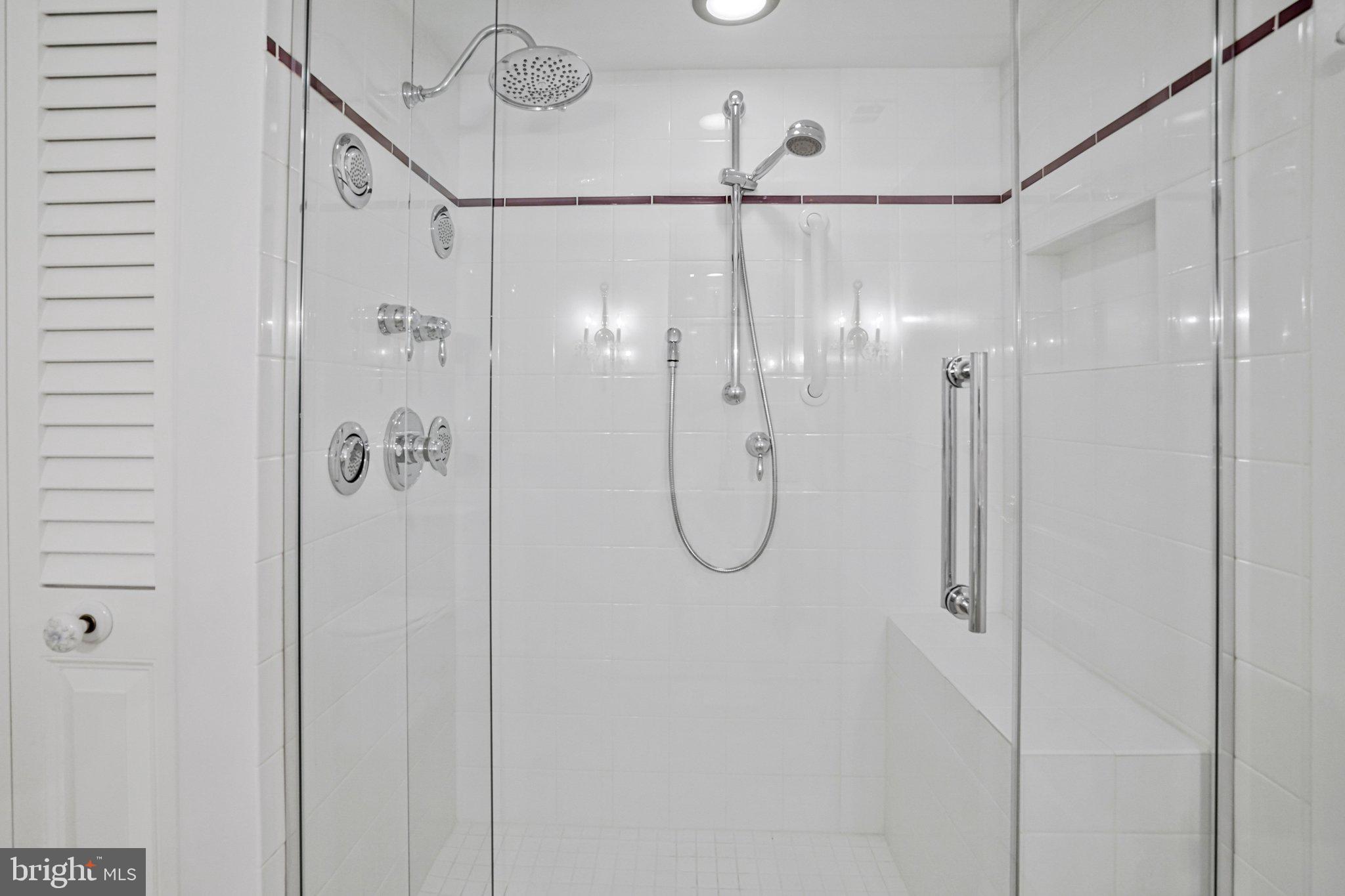 SKYLINE HOUSE - Residential