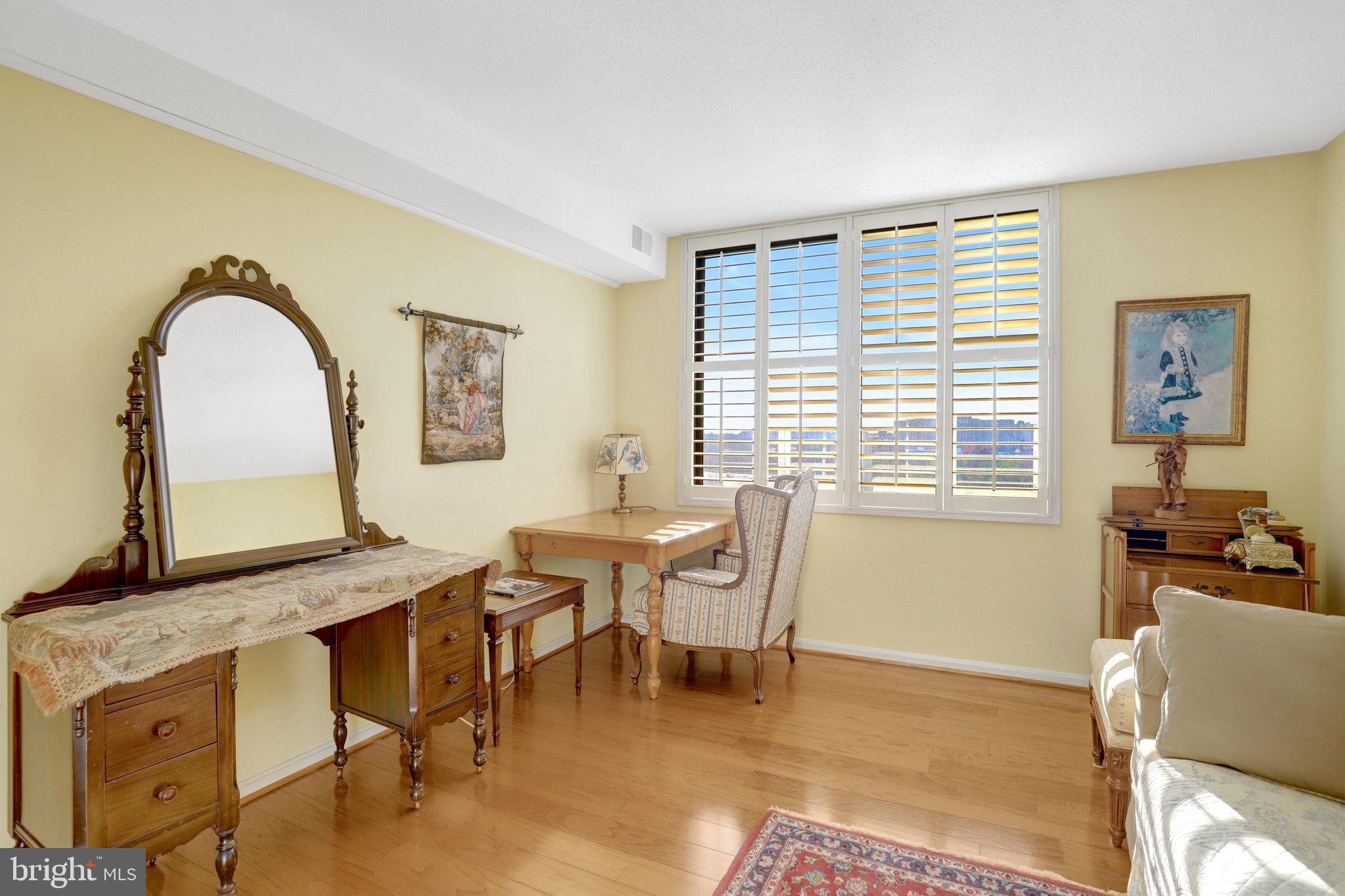 SKYLINE HOUSE - Residential