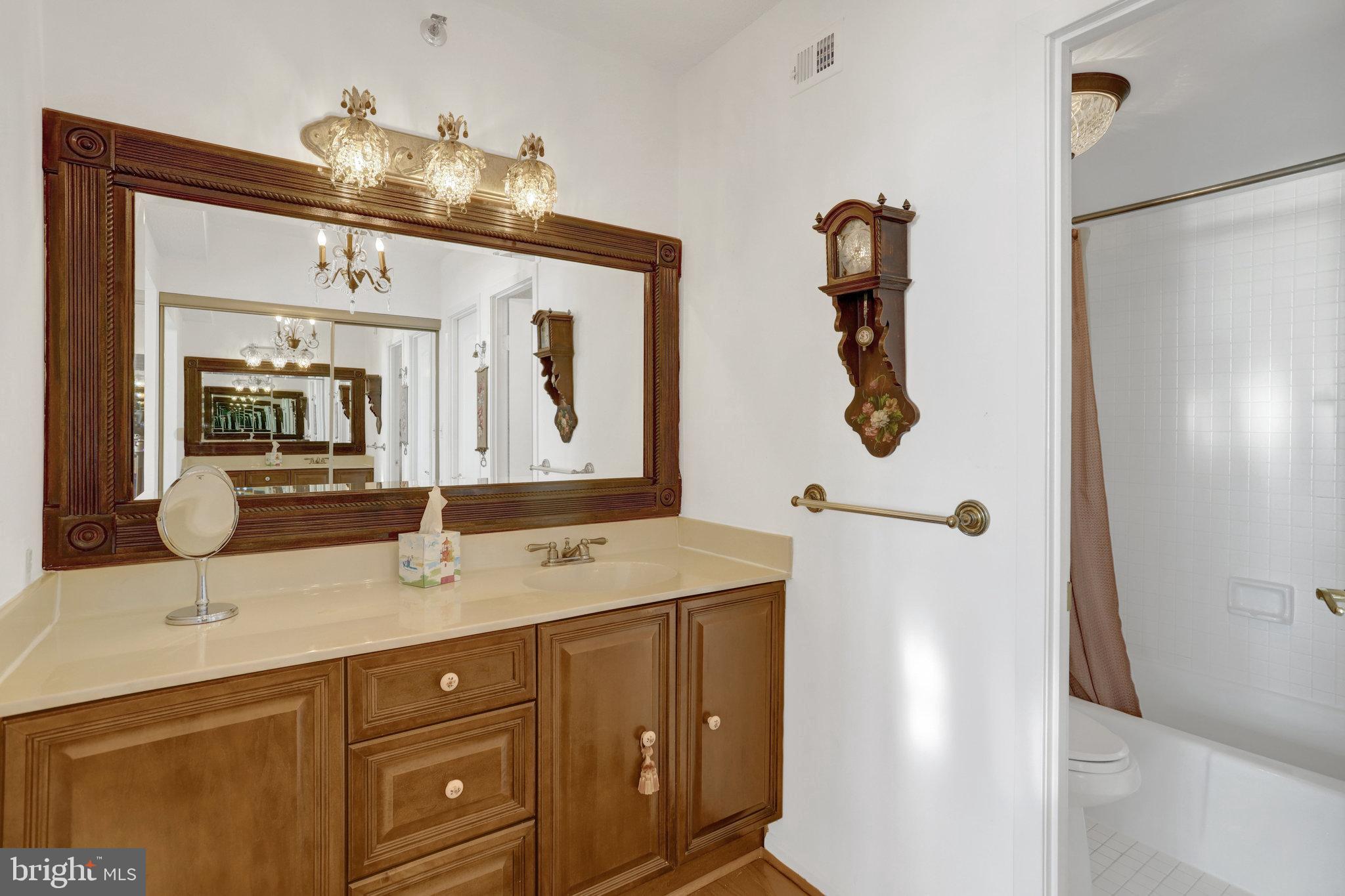 SKYLINE HOUSE - Residential