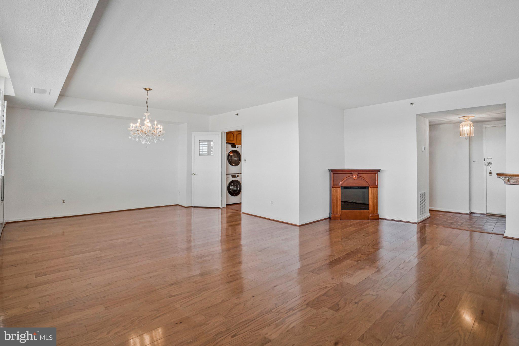 SKYLINE HOUSE - Residential