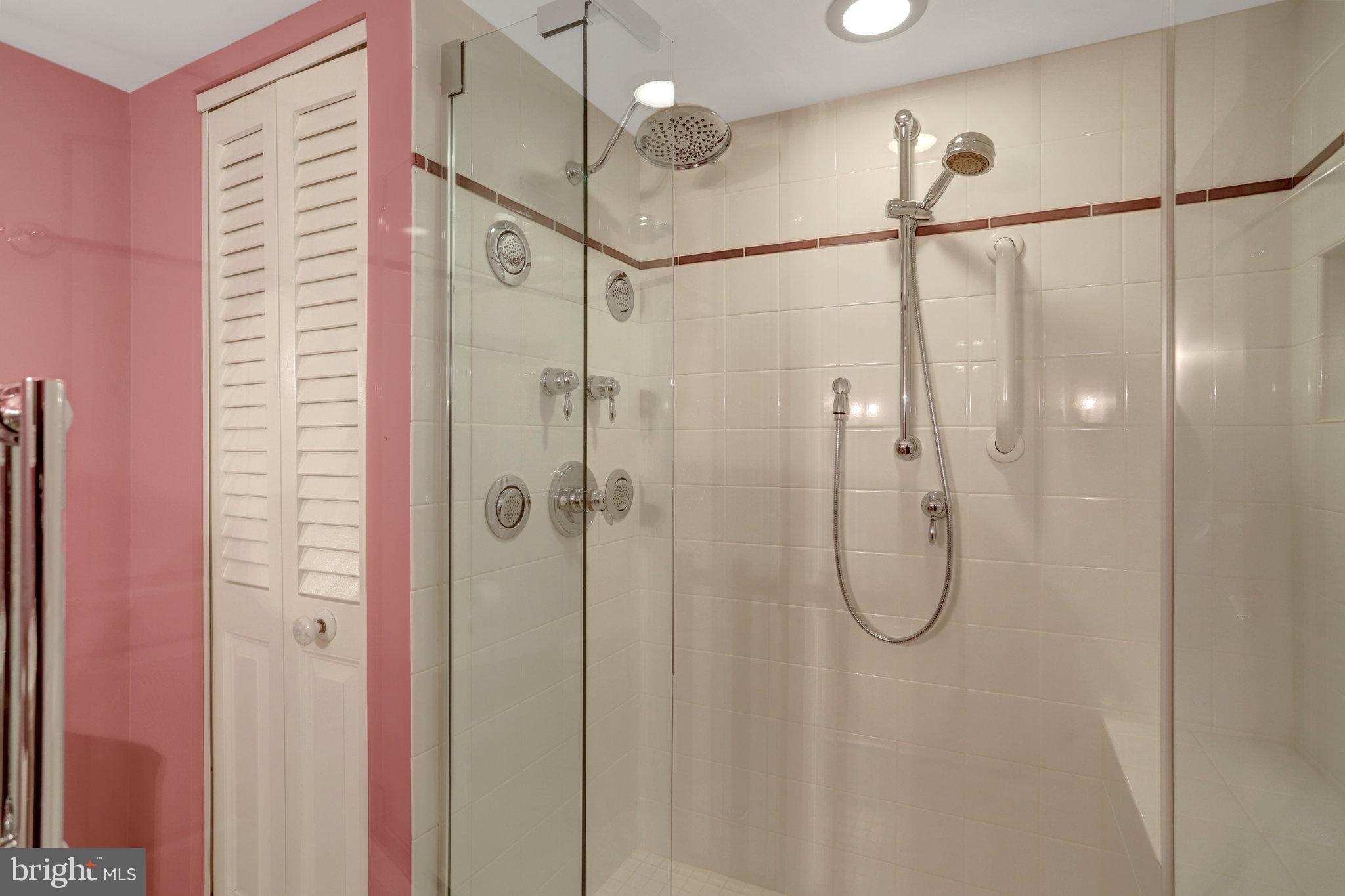 SKYLINE HOUSE - Residential