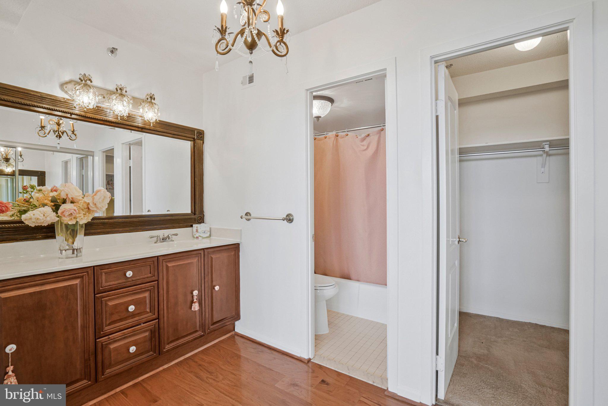 SKYLINE HOUSE - Residential