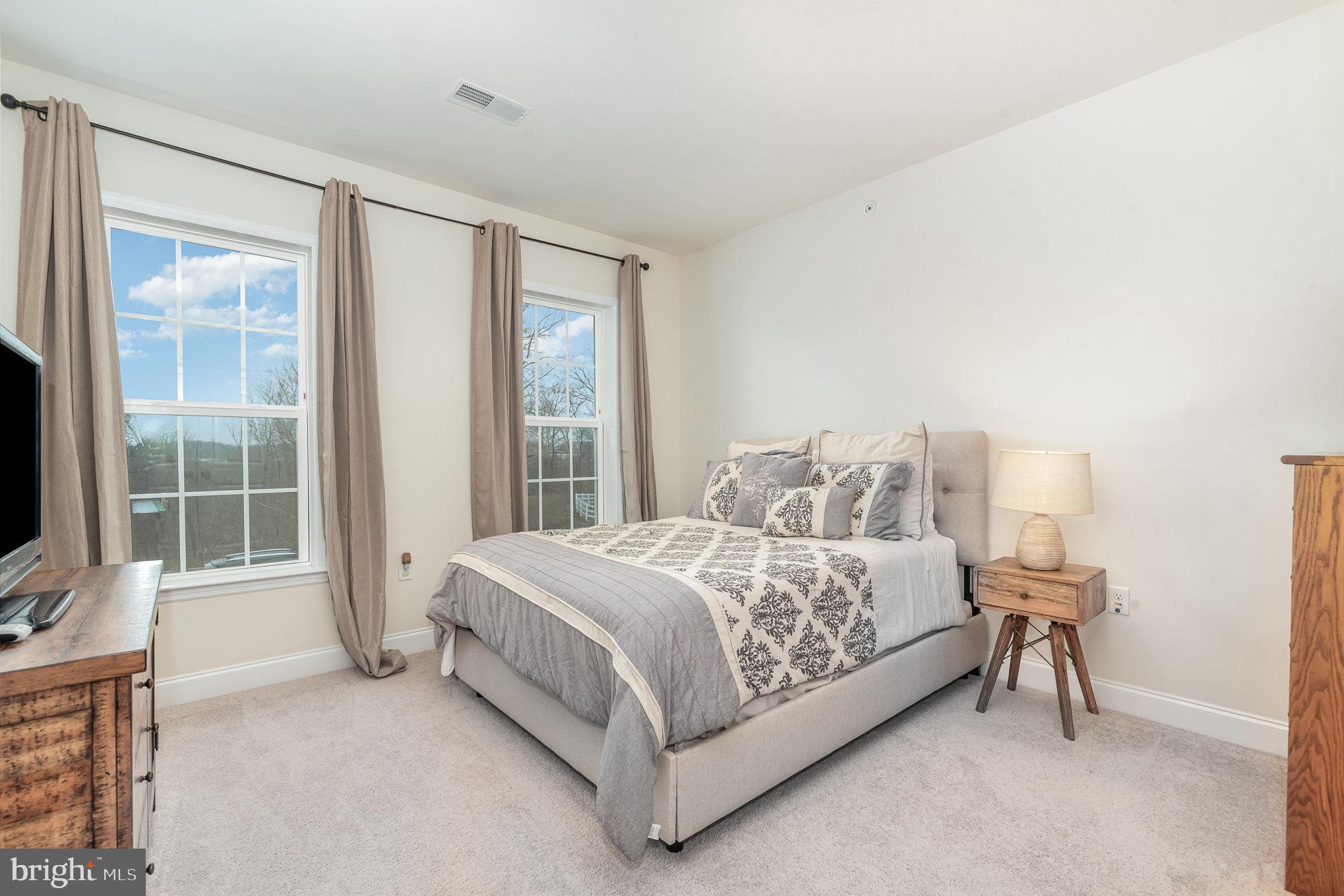 DEER RUN COMMONS - Residential