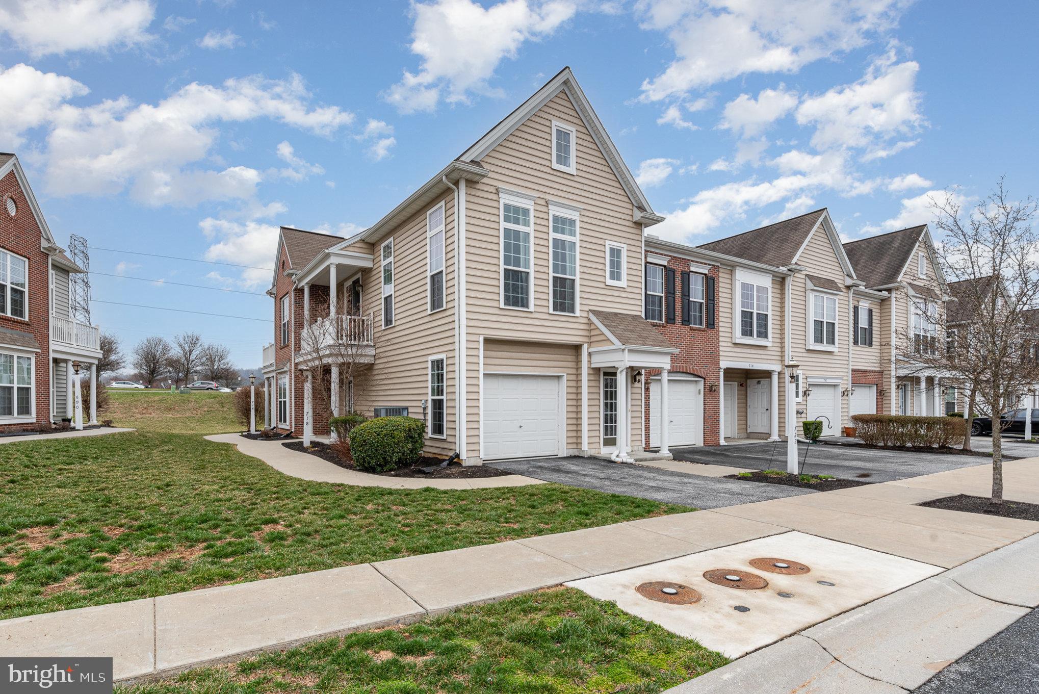 DEER RUN COMMONS - Residential