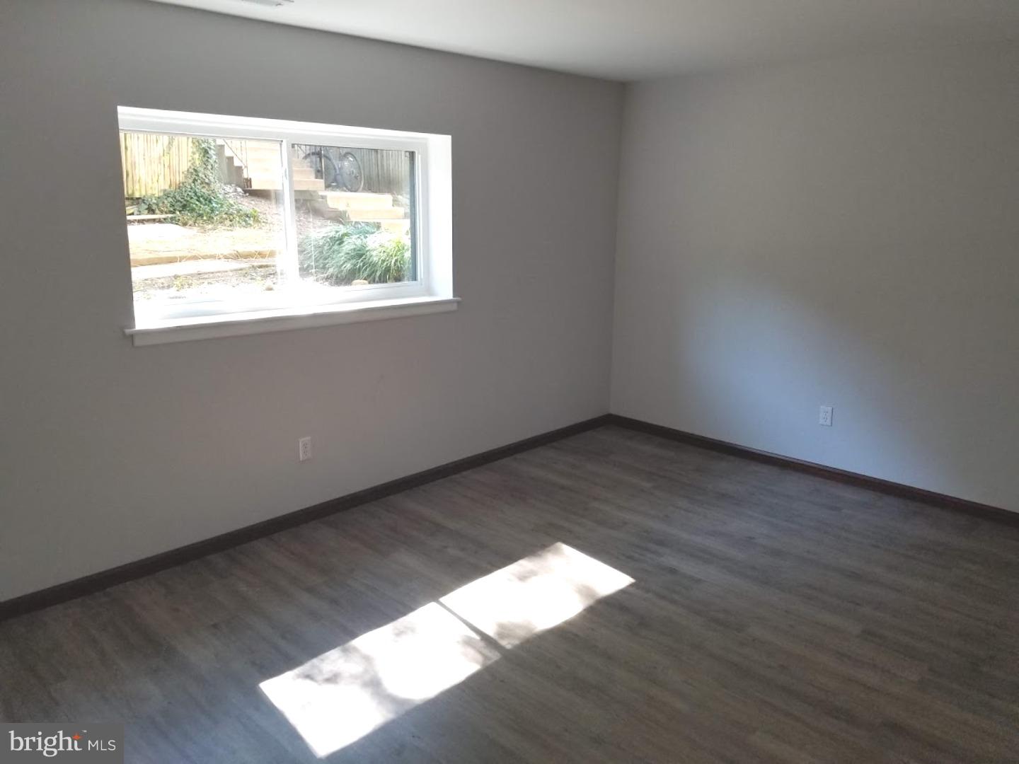 BENTLEY SQUARE - Residential Lease