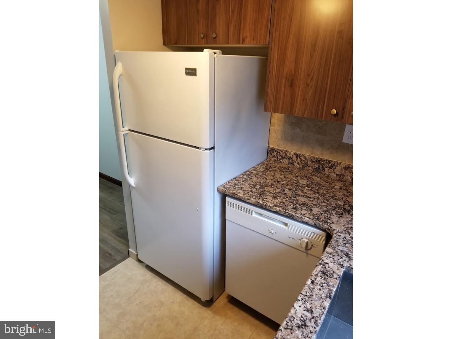 BENTLEY SQUARE - Residential Lease