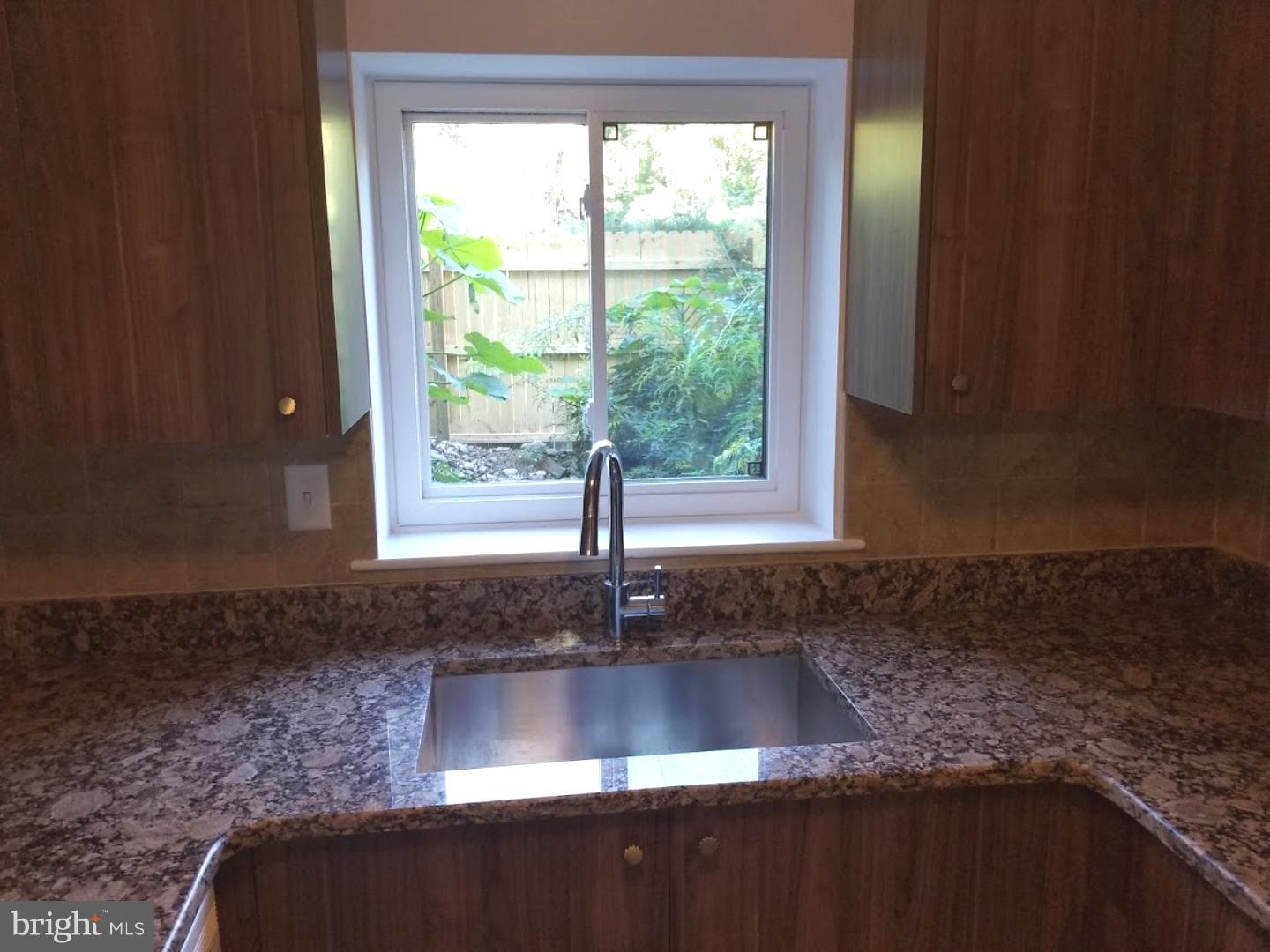 BENTLEY SQUARE - Residential Lease
