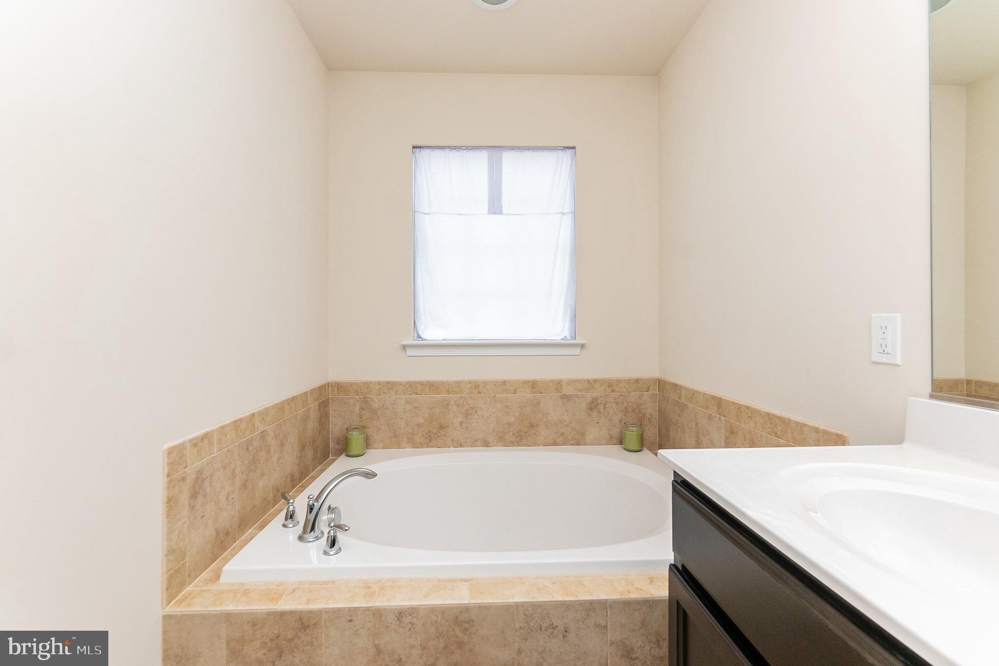 THE TOWNHOMES AT LAKESIDE - Residential