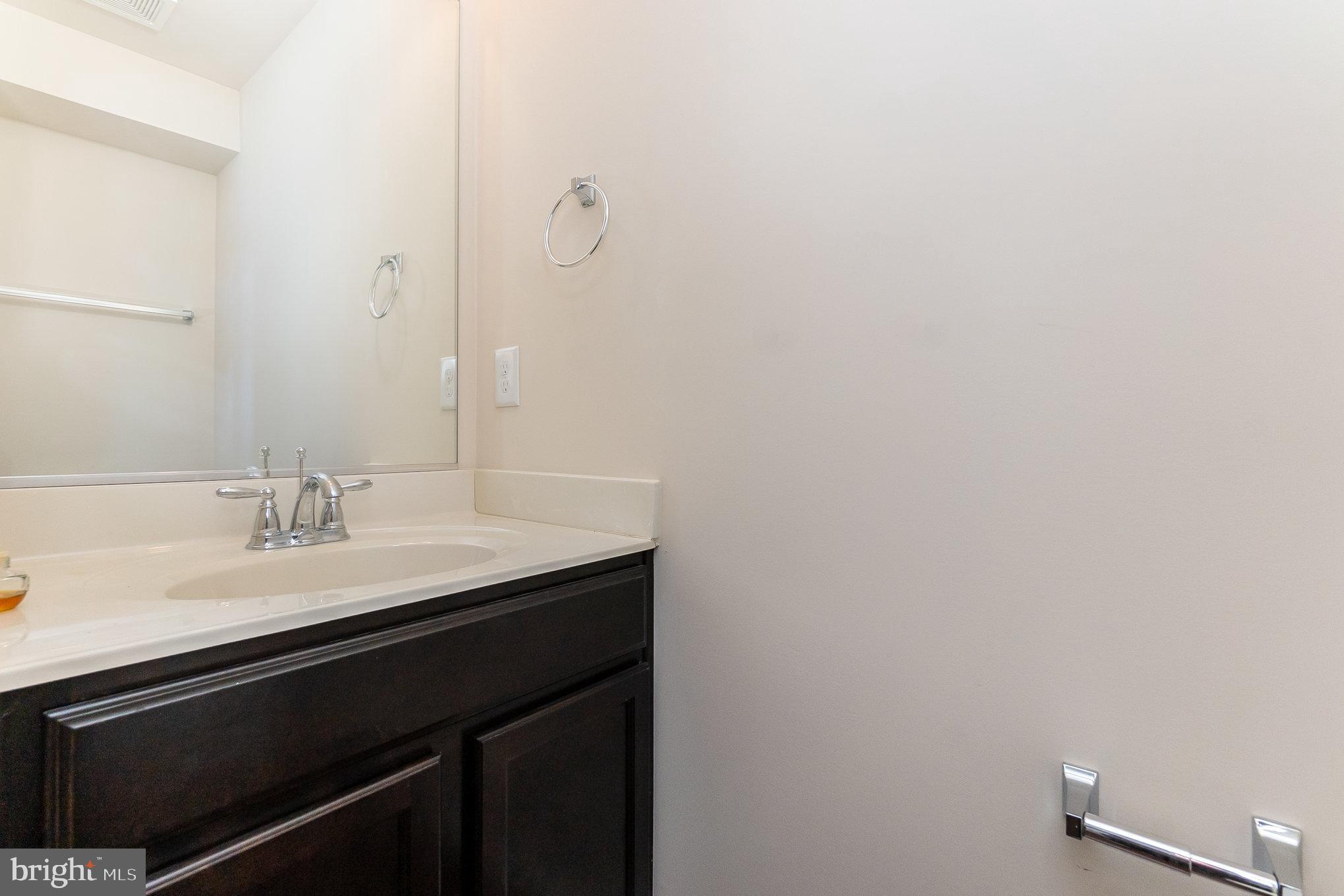 THE TOWNHOMES AT LAKESIDE - Residential