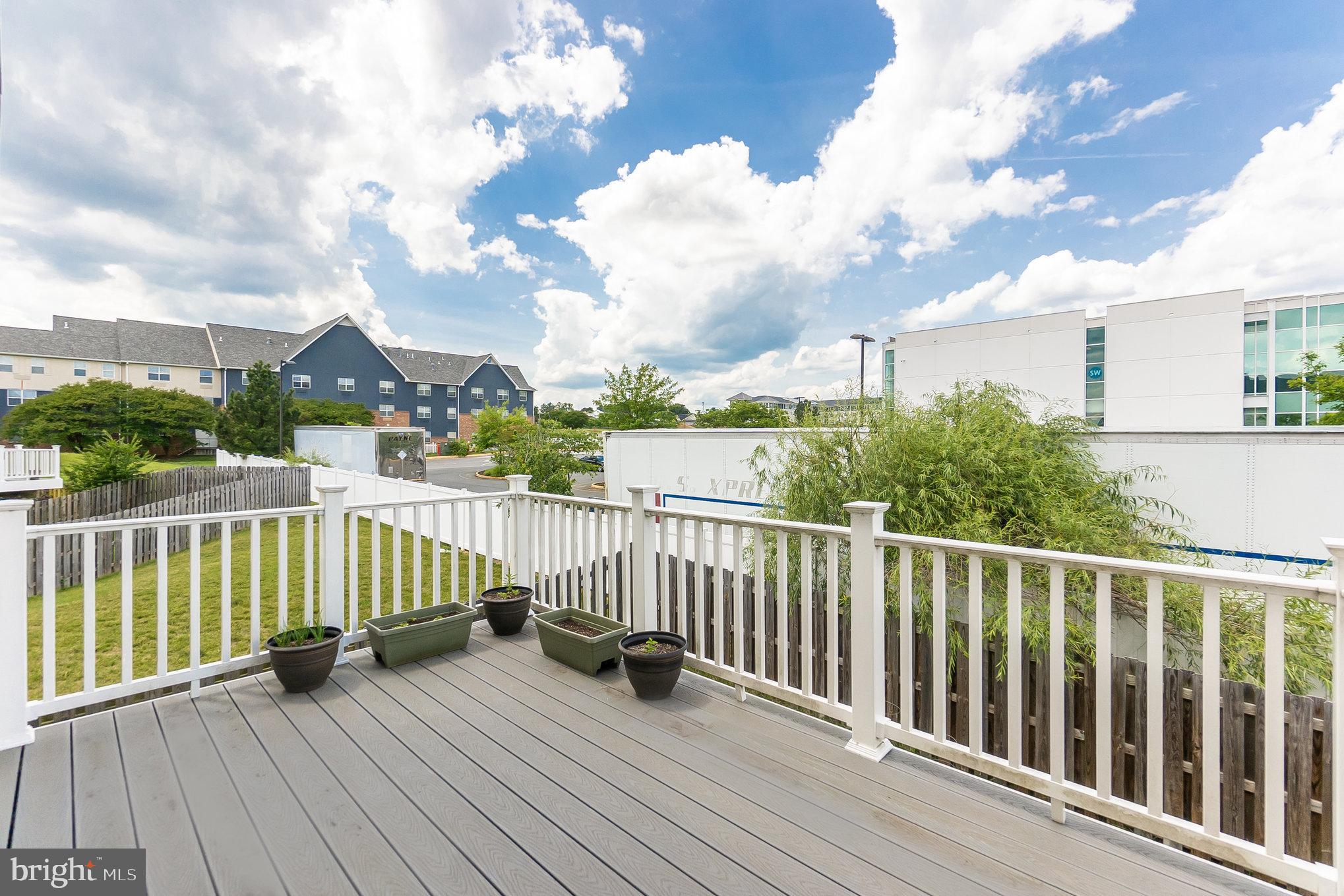 THE TOWNHOMES AT LAKESIDE - Residential